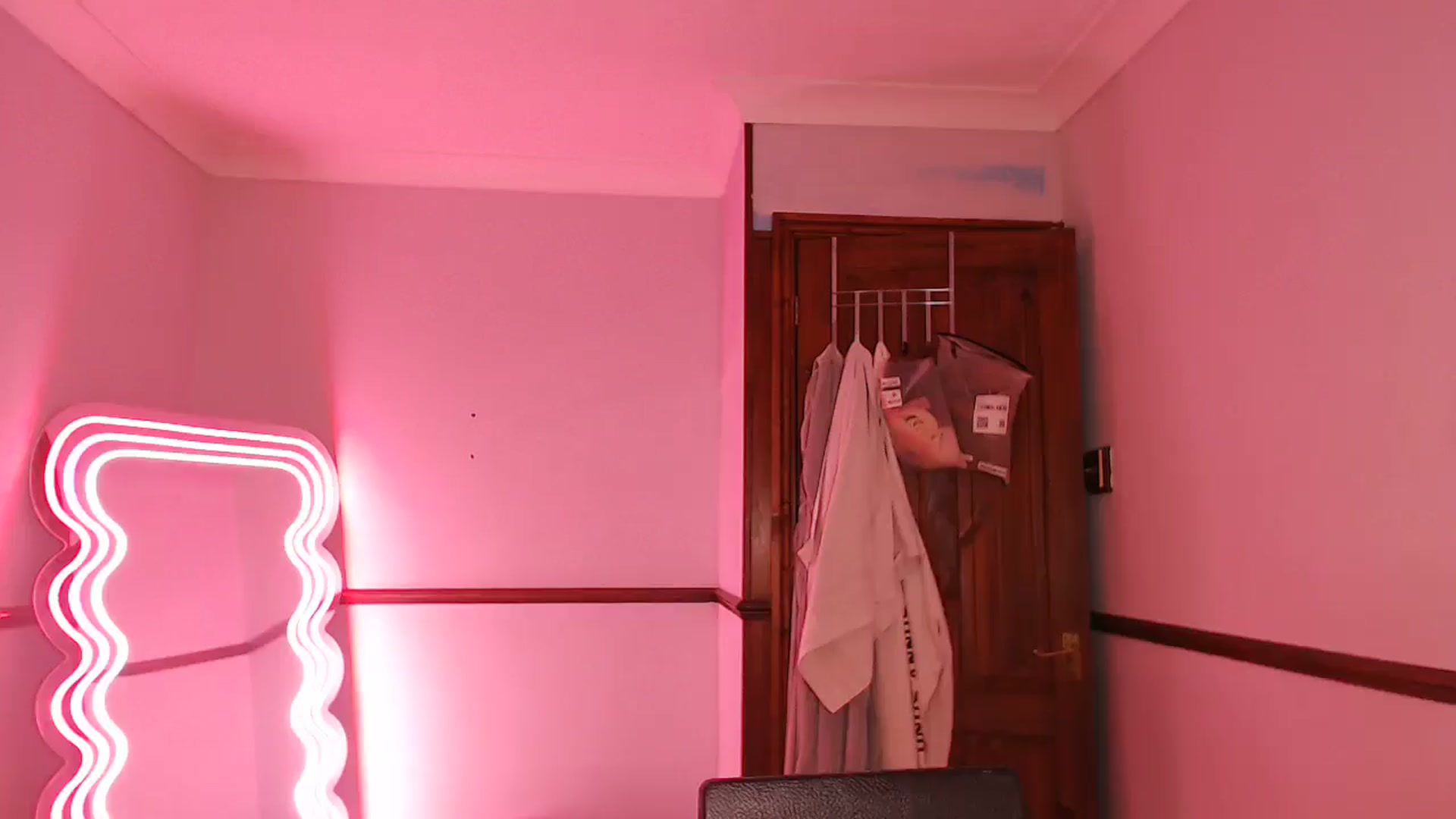 Gallery image thumbnail from KittyCash3w's myfreecams stream on, 04/01/2026, 24:31 image 1 of 20