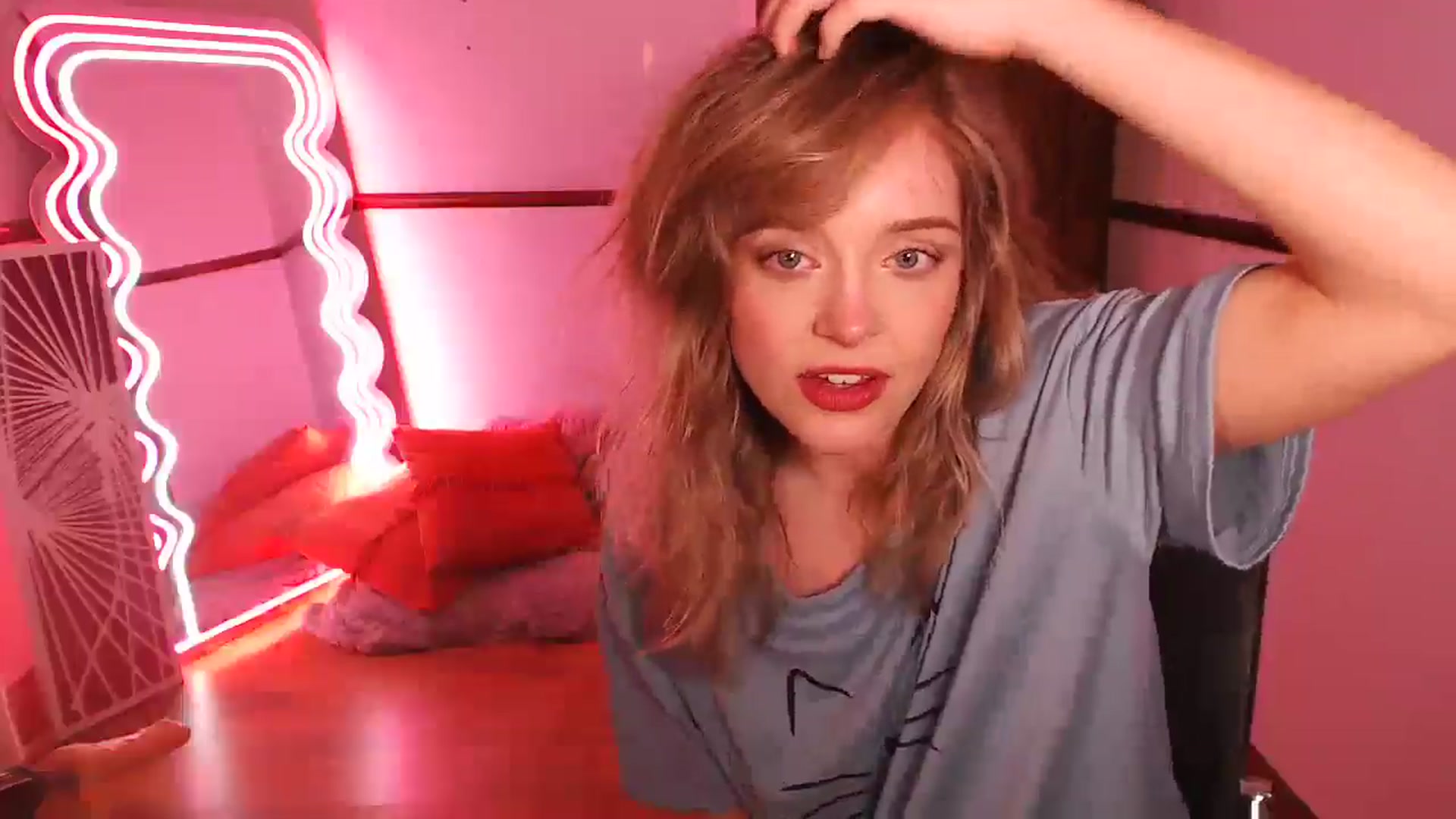 Gallery image thumbnail from KittyCash3w's myfreecams stream on, 04/08/2026, 18:31 image 13 of 20