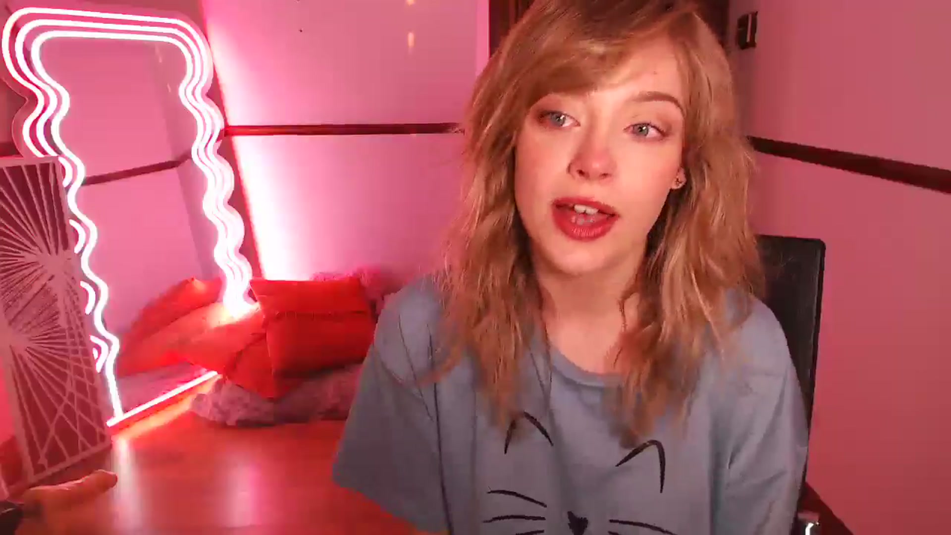 Gallery image thumbnail from KittyCash3w's myfreecams stream on, 04/08/2026, 18:31 image 10 of 20