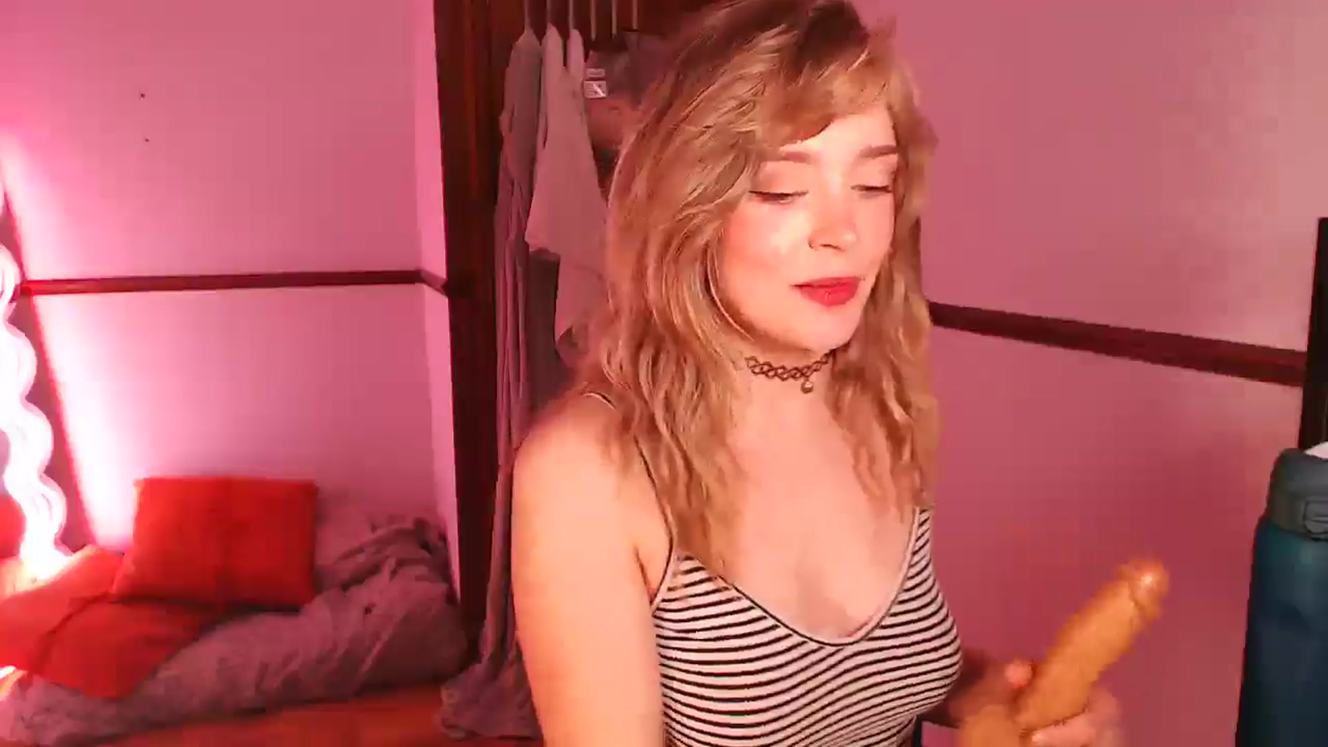 Gallery image thumbnail from KittyCash3w's myfreecams stream on, 04/10/2026, 16:55 image 20 of 20