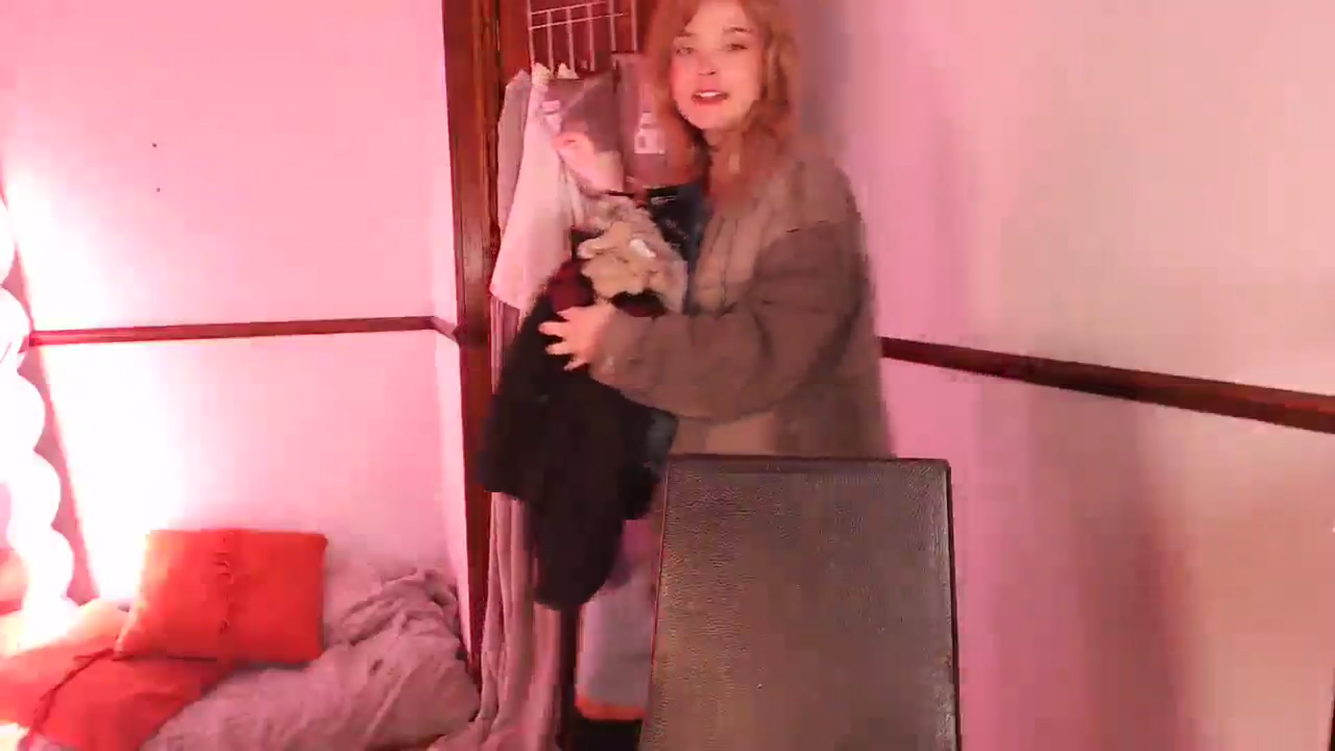 Gallery image thumbnail from KittyCash3w's myfreecams stream on, 04/10/2026, 18:00 image 17 of 20