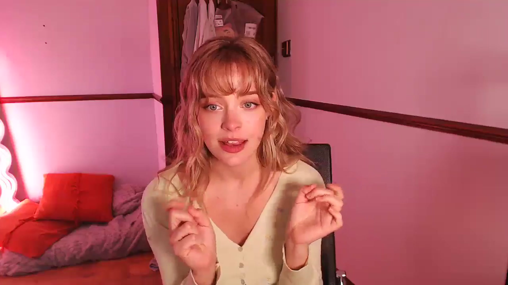 Gallery image thumbnail from KittyCash3w's myfreecams stream on, 04/30/2026, 14:01 image 19 of 20