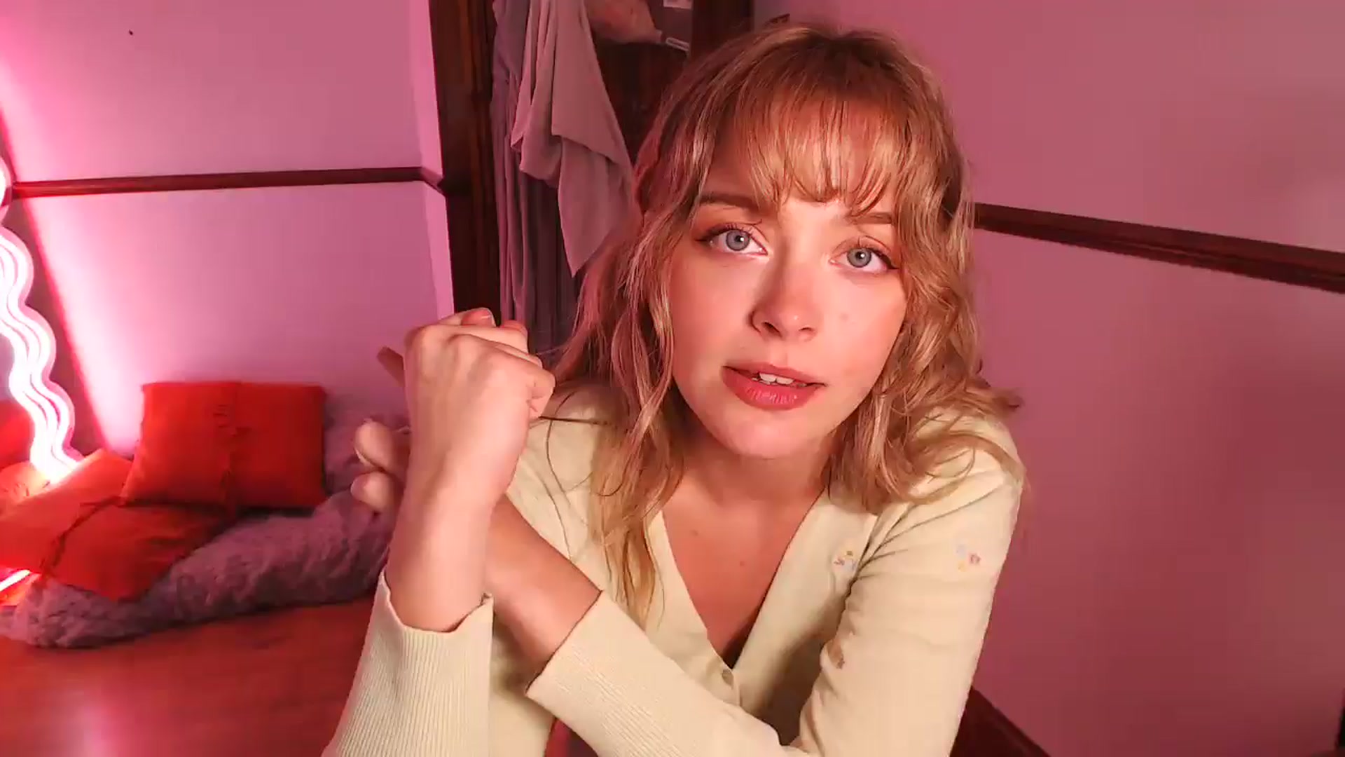 Gallery image thumbnail from KittyCash3w's myfreecams stream on, 04/30/2026, 14:01 image 1 of 20