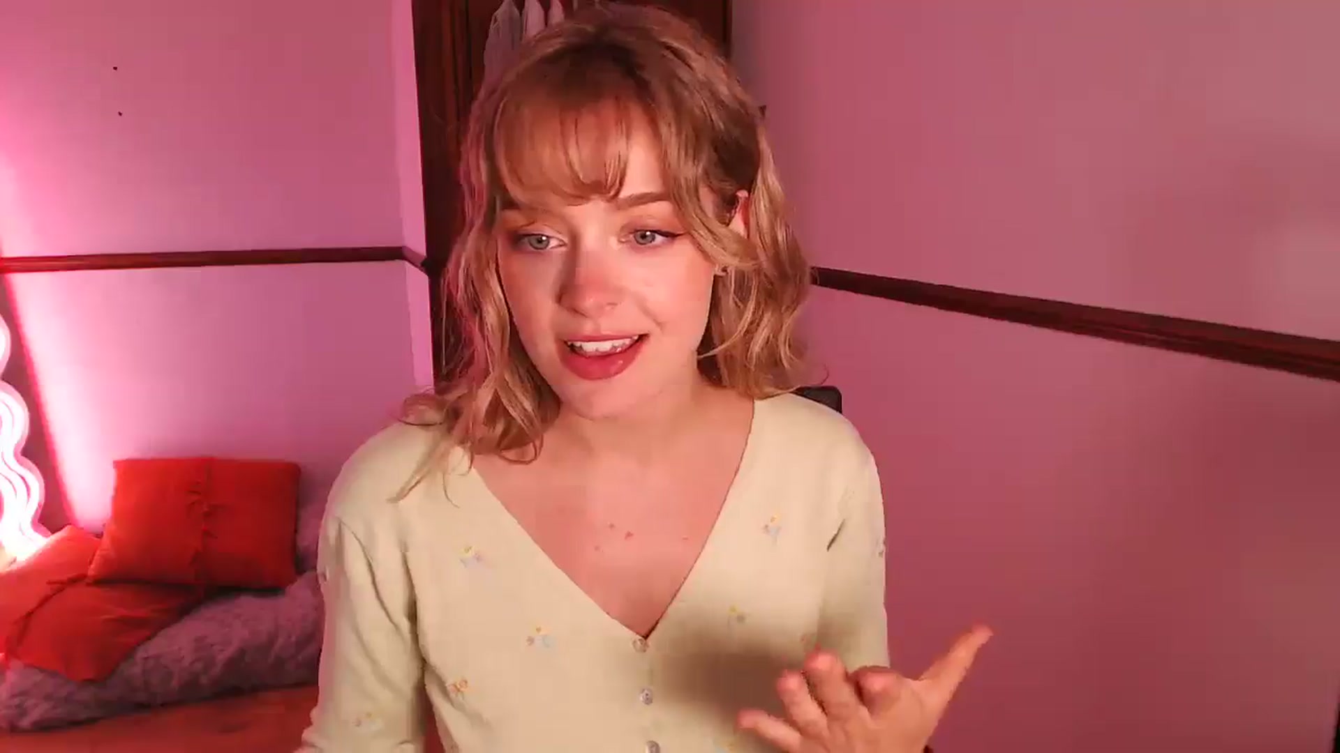 Gallery image thumbnail from KittyCash3w's myfreecams stream on, 04/30/2026, 14:01 image 12 of 20