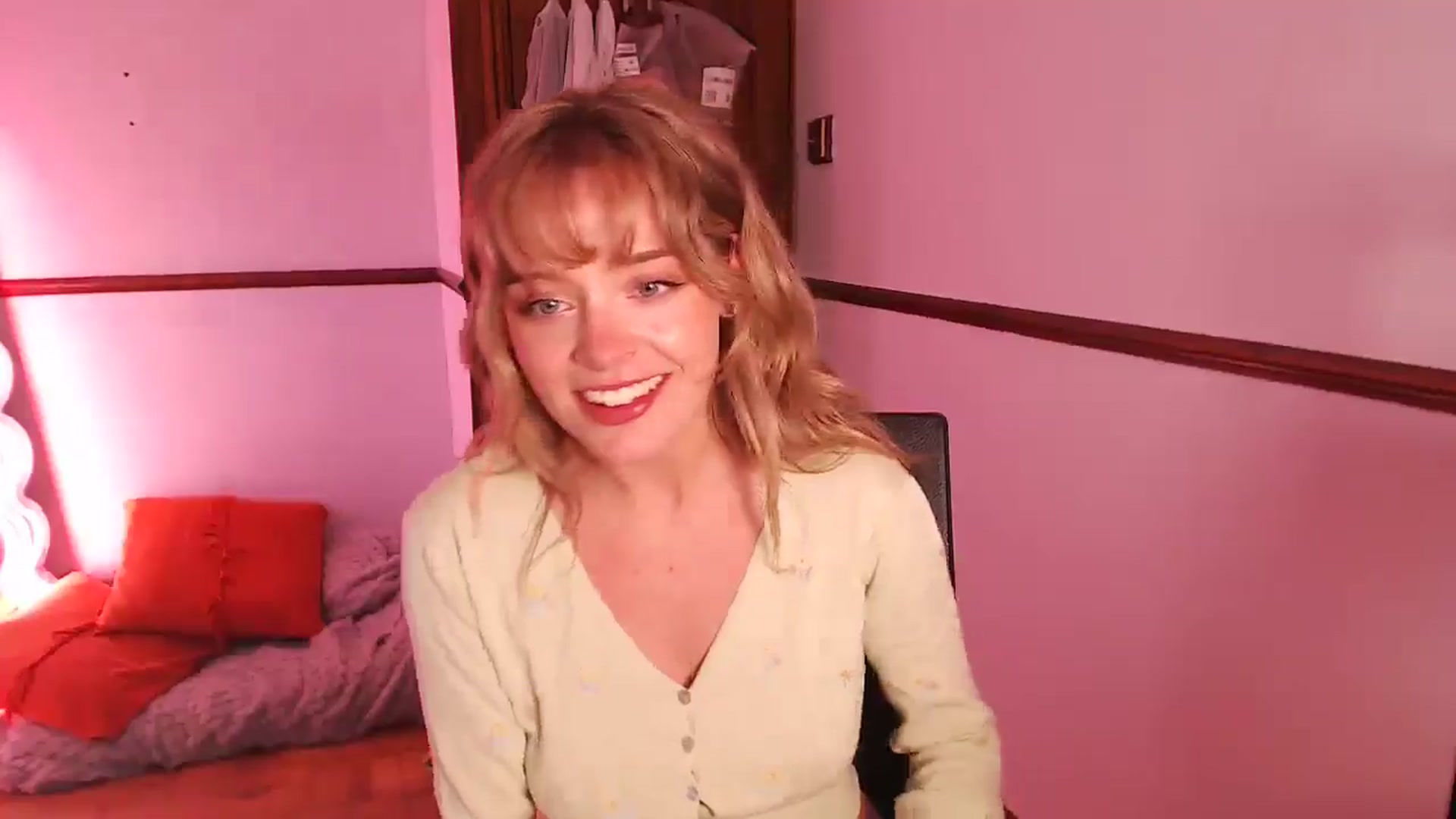 Gallery image thumbnail from KittyCash3w's myfreecams stream on, 04/30/2026, 14:01 image 17 of 20