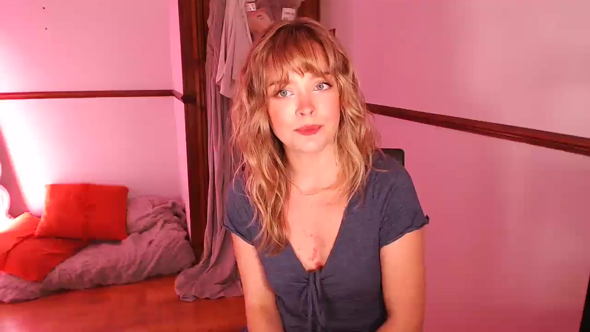 Gallery image thumbnail from KittyCash3w's myfreecams stream on, 05/06/2026, 18:50 image 17 of 20
