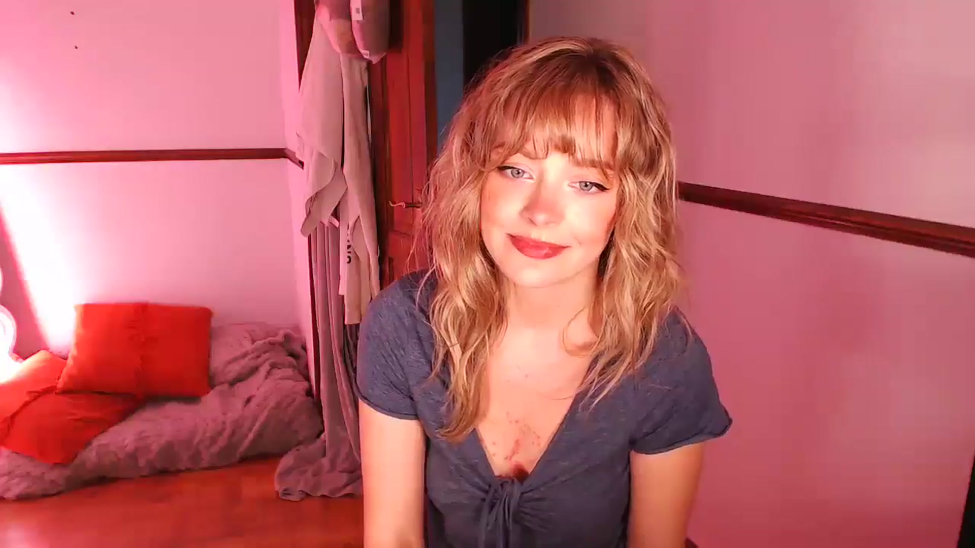 Gallery image thumbnail from KittyCash3w's myfreecams stream on, 05/06/2026, 18:50 image 9 of 20