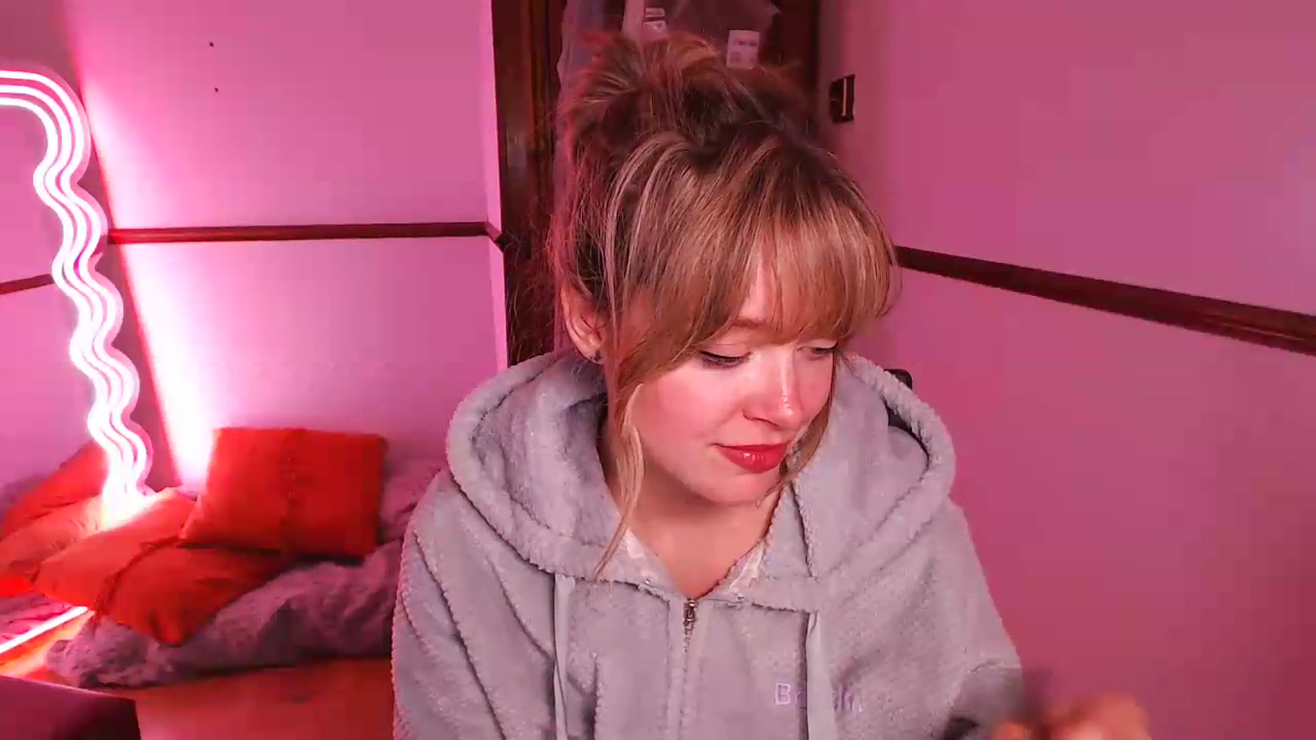 Gallery image thumbnail from KittyCash3w's myfreecams stream on, 05/17/2026, 18:58 image 11 of 20