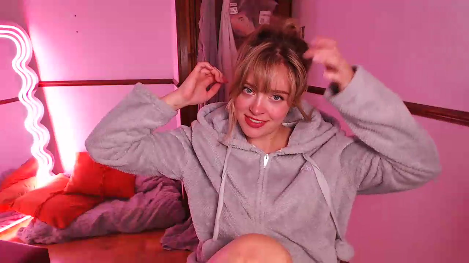 Gallery image thumbnail from KittyCash3w's myfreecams stream on, 05/17/2026, 18:58 image 10 of 20