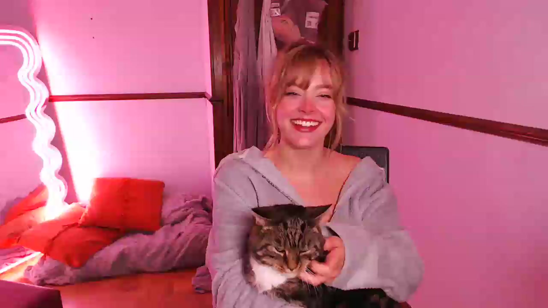 Gallery image thumbnail from KittyCash3w's myfreecams stream on, 05/17/2026, 18:58 image 17 of 20