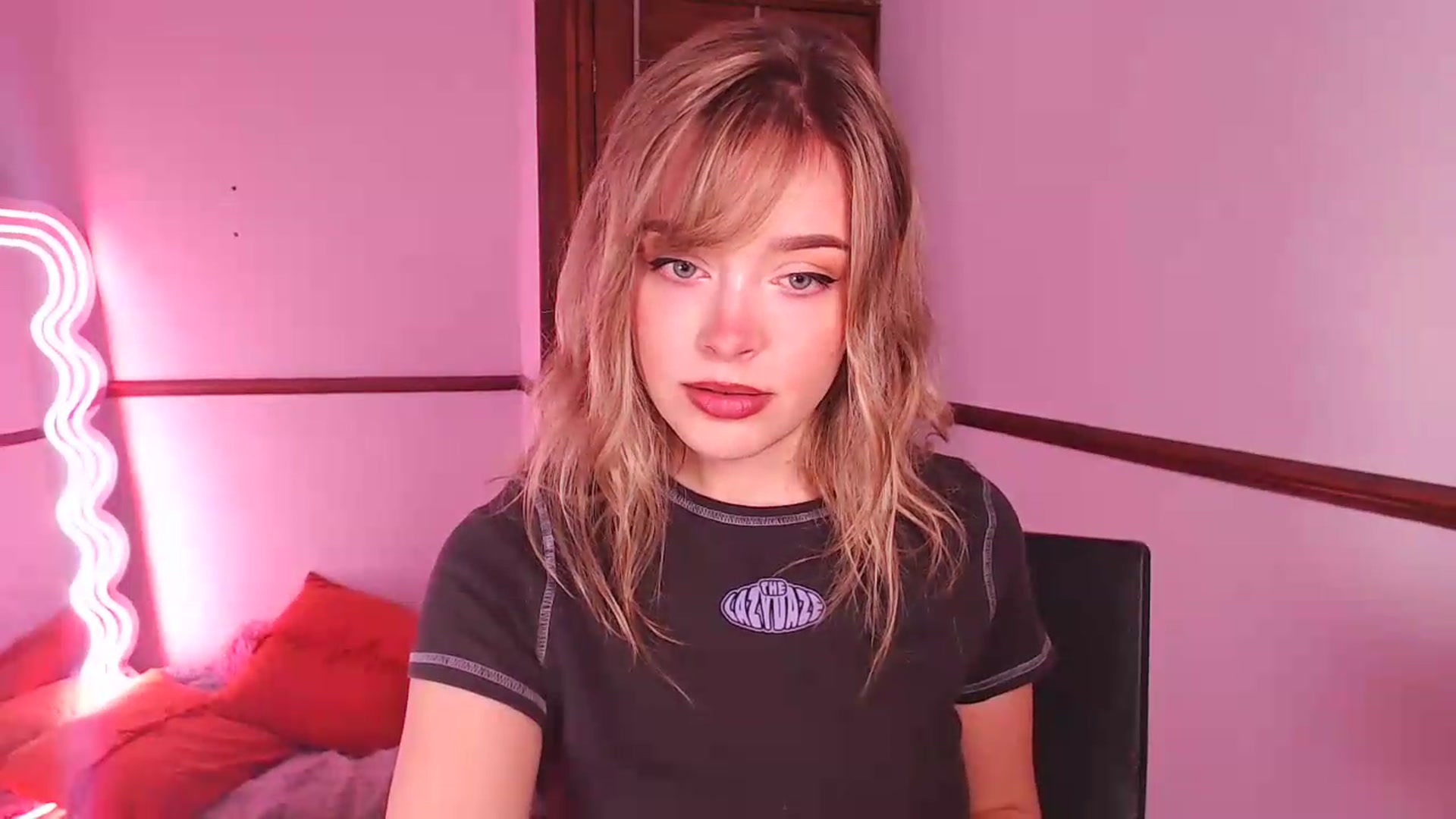 Gallery image thumbnail from KittyCash3w's myfreecams stream on, 05/27/2026, 12:01 image 8 of 20