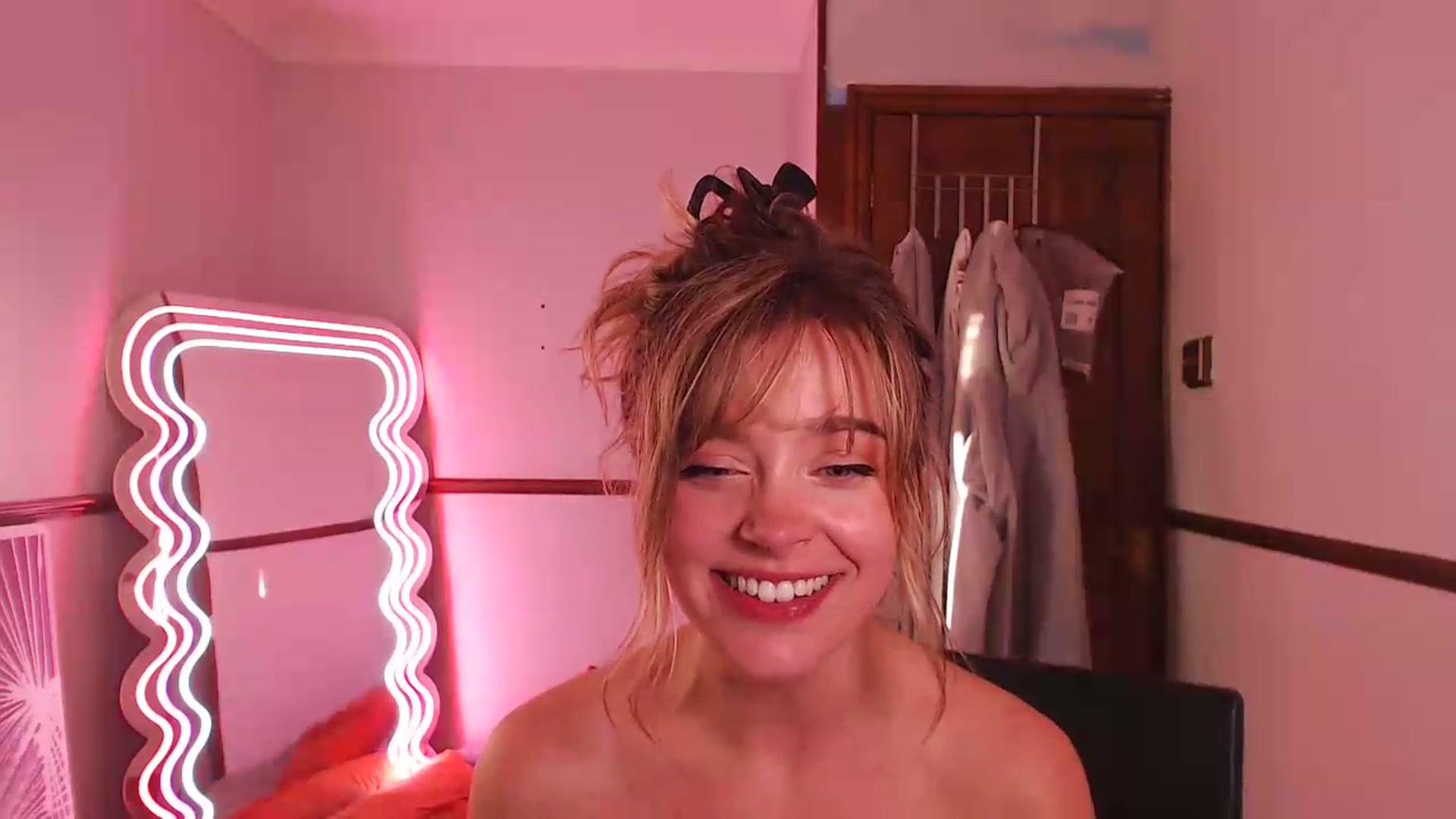 Gallery image thumbnail from KittyCash3w's myfreecams stream on, 05/27/2026, 18:55 image 20 of 20