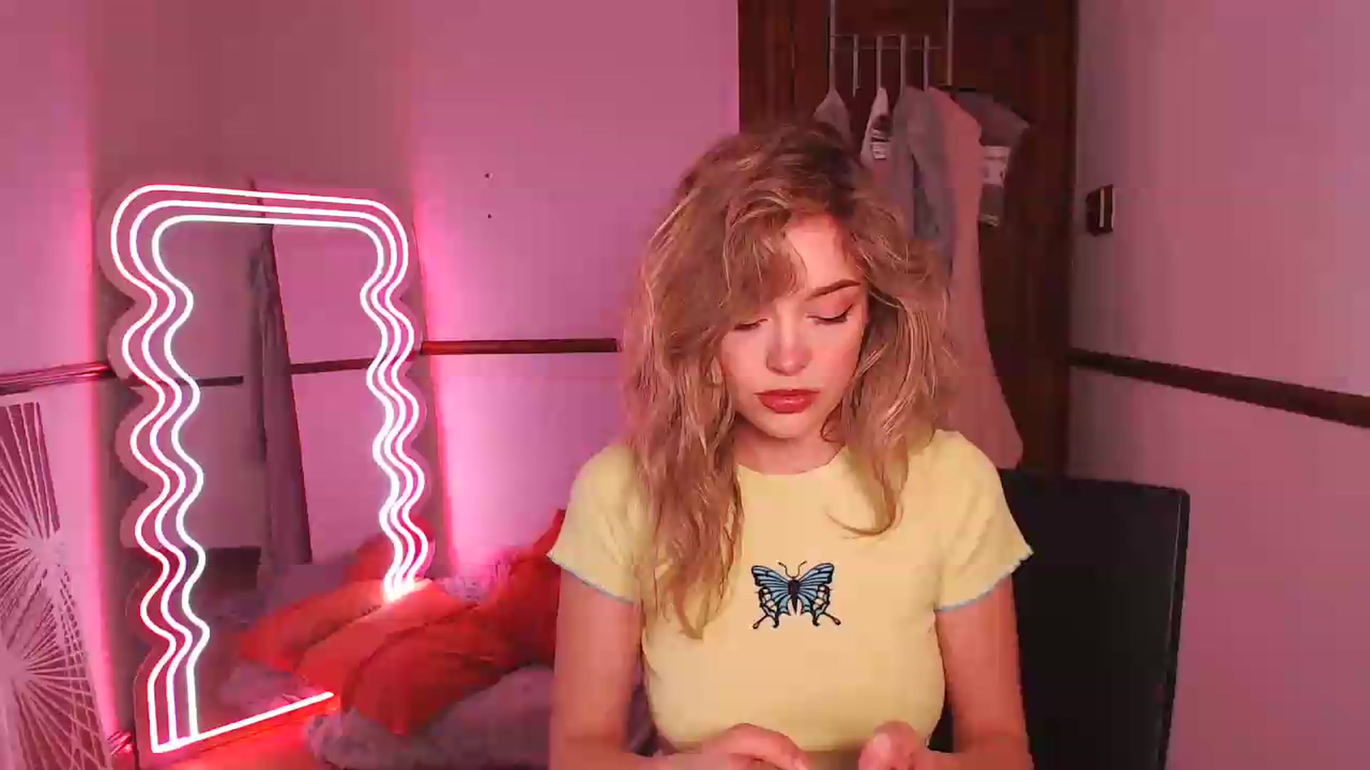 Gallery image thumbnail from KittyCash3w's myfreecams stream on, 06/08/2026, 16:40 image 1 of 20