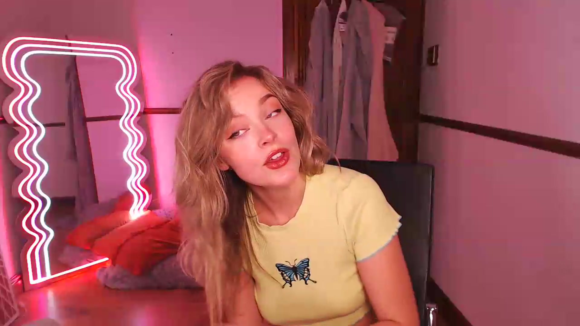 Gallery image thumbnail from KittyCash3w's myfreecams stream on, 06/08/2026, 16:40 image 16 of 20