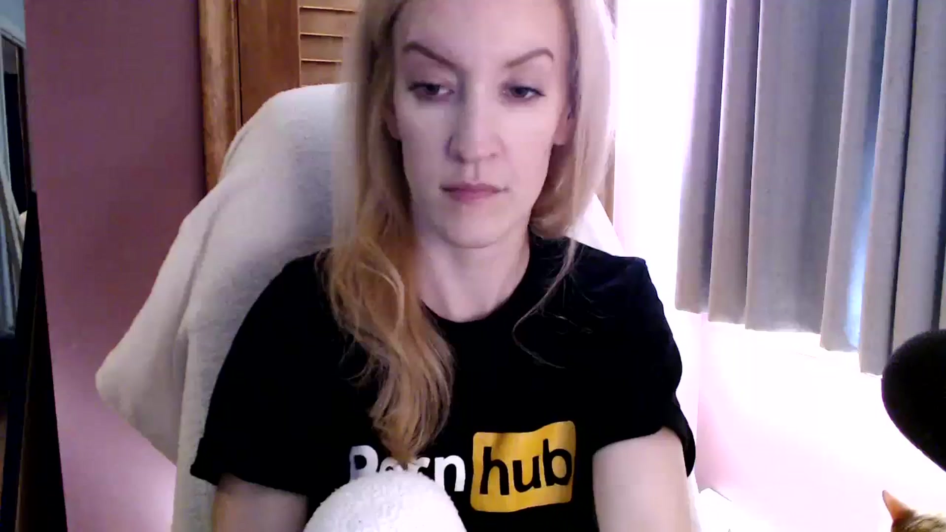 Gallery image thumbnail from KittyDarlingg's myfreecams stream on, 10/02/2023, 17:50 image 9 of 20