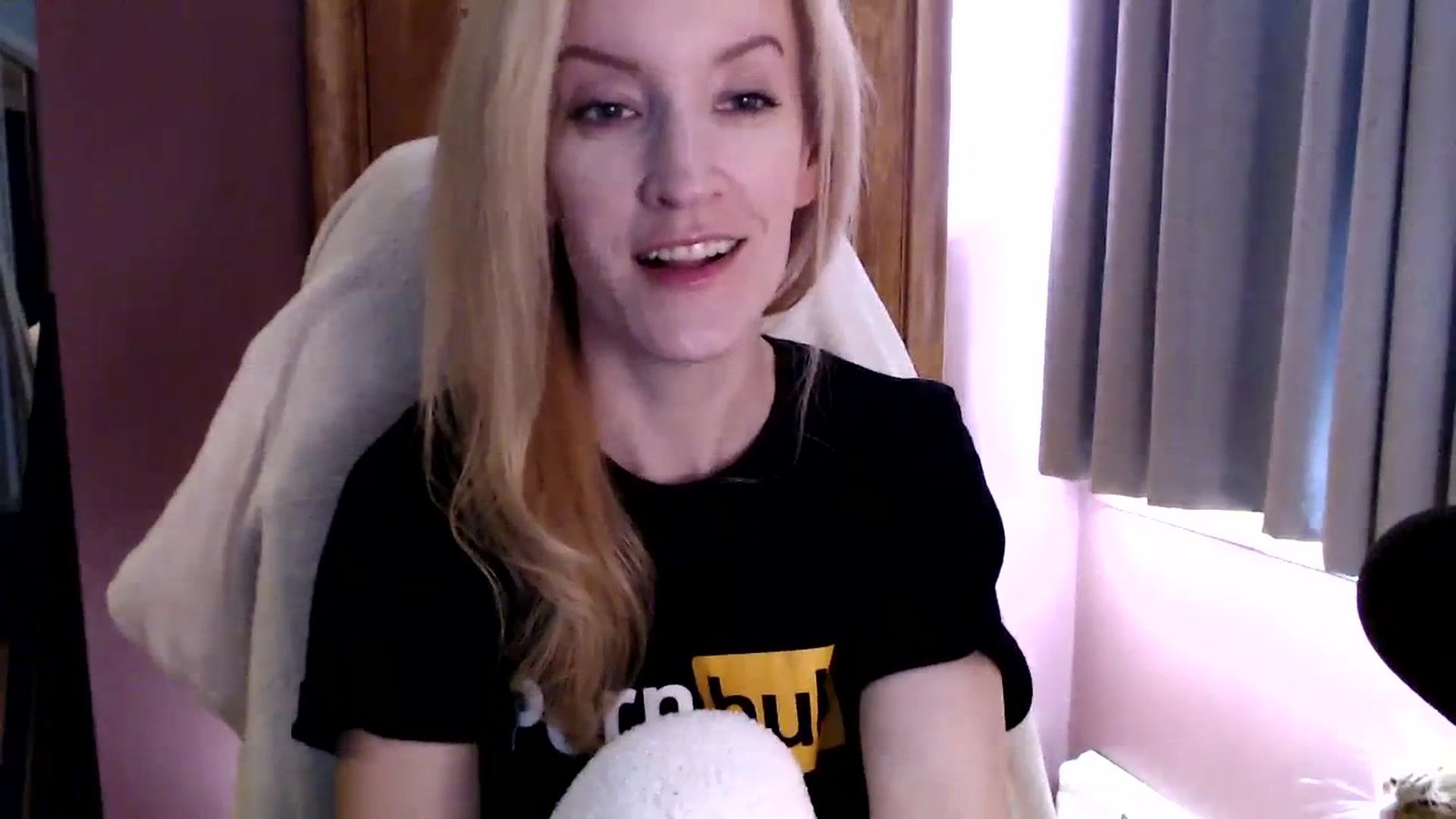 Gallery image thumbnail from KittyDarlingg's myfreecams stream on, 10/02/2023, 17:50 image 6 of 20