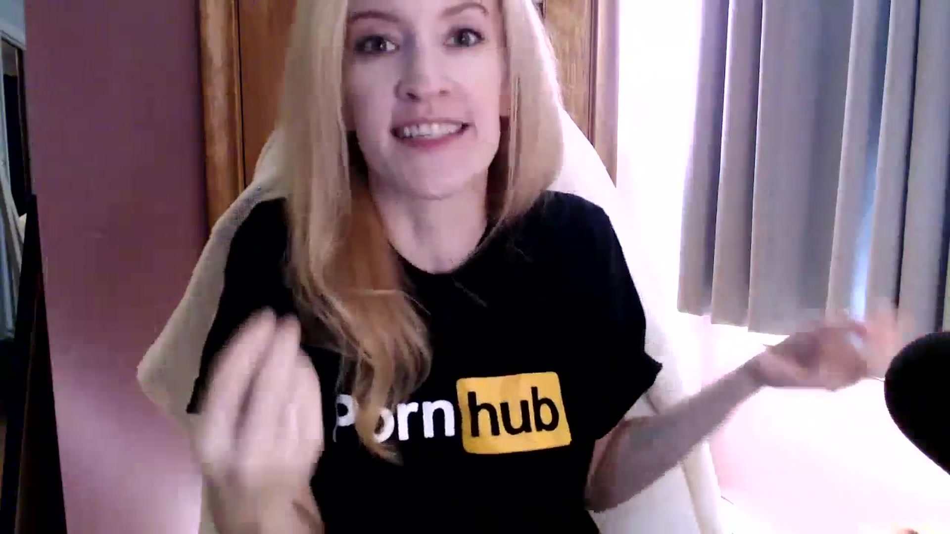 Gallery image thumbnail from KittyDarlingg's myfreecams stream on, 10/02/2023, 17:50 image 12 of 20