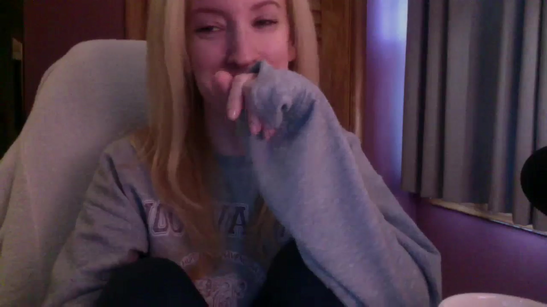 Gallery image thumbnail from KittyDarlingg's myfreecams stream on, 10/03/2023, 12:55 image 11 of 20