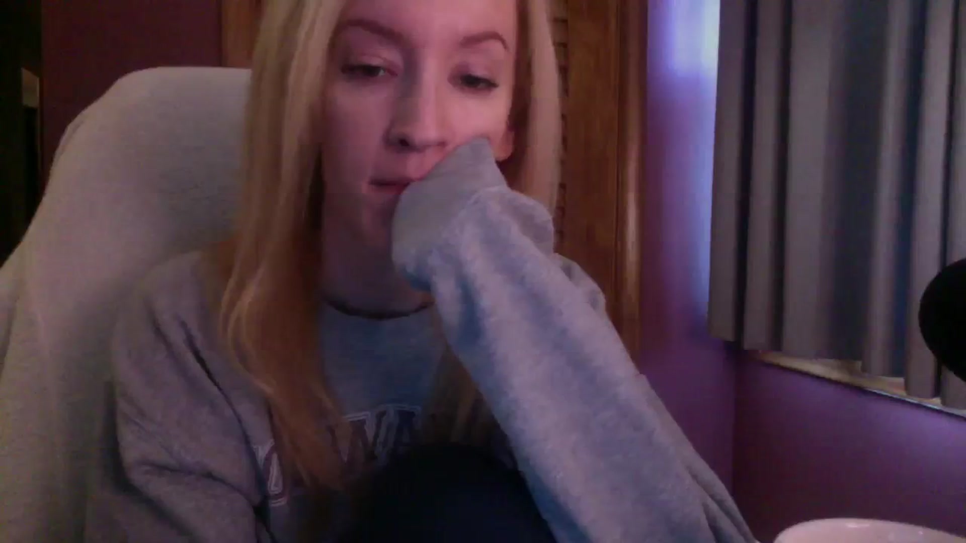 Gallery image thumbnail from KittyDarlingg's myfreecams stream on, 10/03/2023, 12:55 image 13 of 20