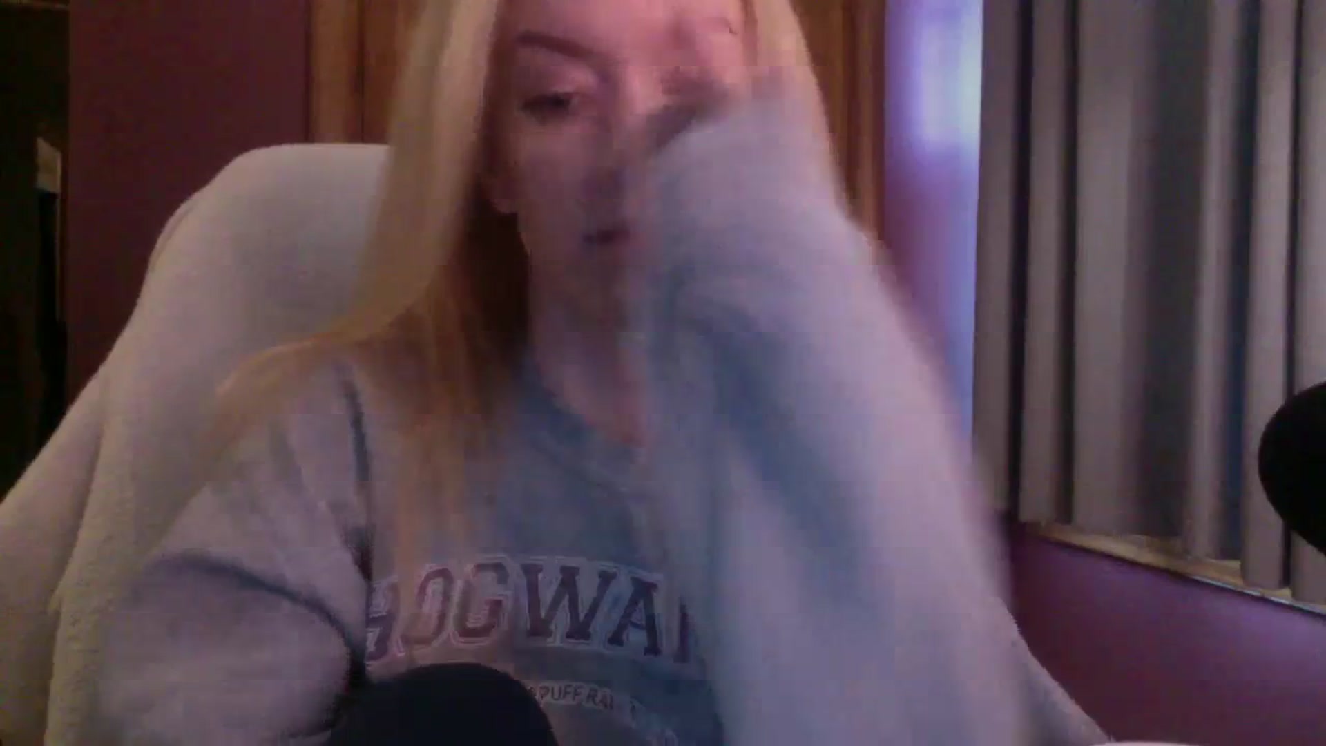 Gallery image thumbnail from KittyDarlingg's myfreecams stream on, 10/03/2023, 12:55 image 4 of 20
