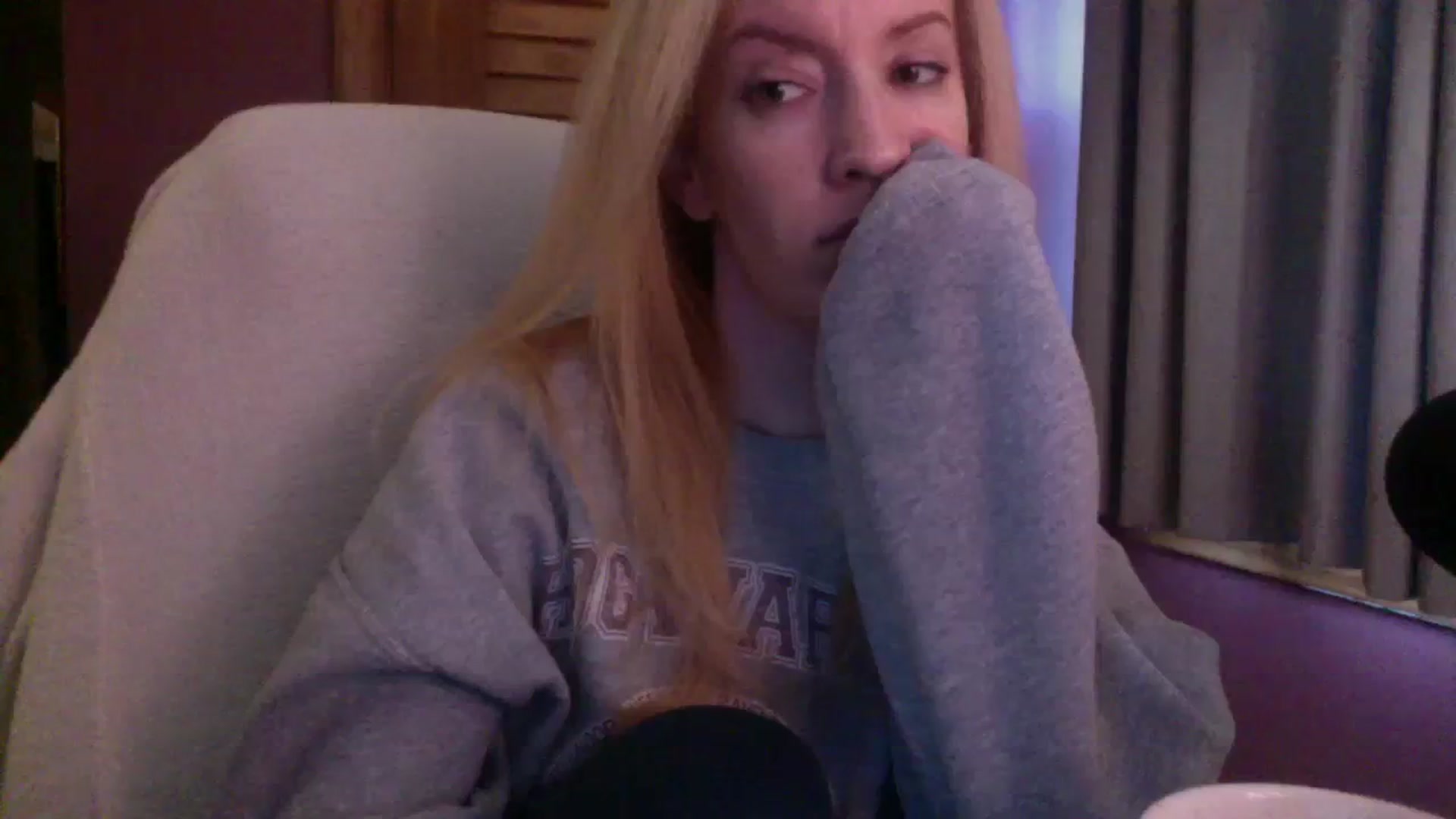 Gallery image thumbnail from KittyDarlingg's myfreecams stream on, 10/03/2023, 12:55 image 9 of 20