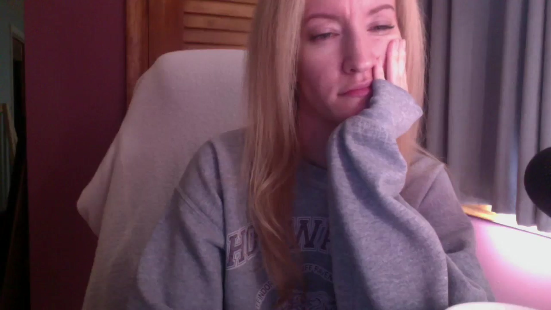 Gallery image thumbnail from KittyDarlingg's myfreecams stream on, 10/03/2023, 14:18 image 9 of 20