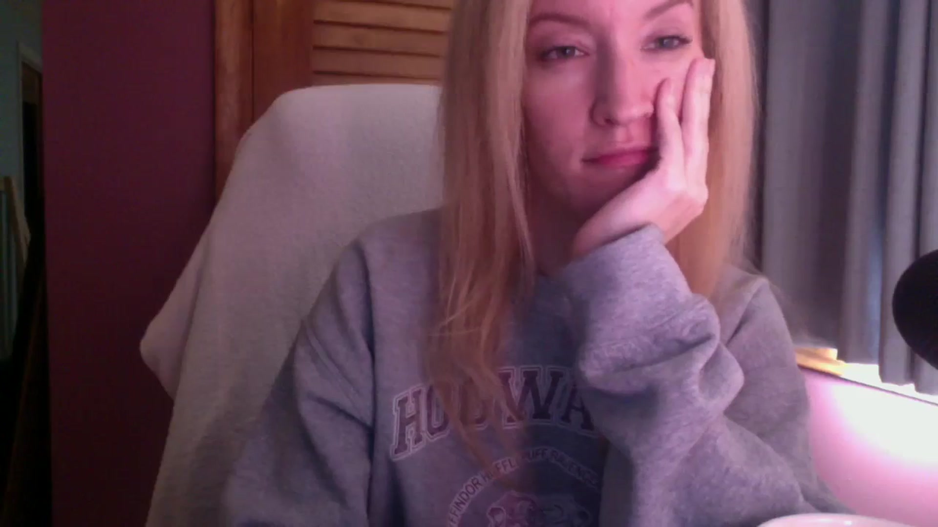 Gallery image thumbnail from KittyDarlingg's myfreecams stream on, 10/03/2023, 14:18 image 5 of 20