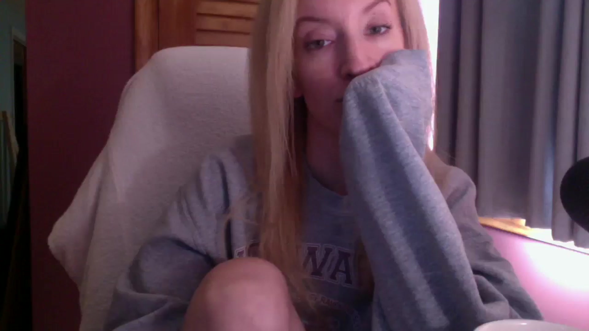 Gallery image thumbnail from KittyDarlingg's myfreecams stream on, 10/03/2023, 14:18 image 18 of 20