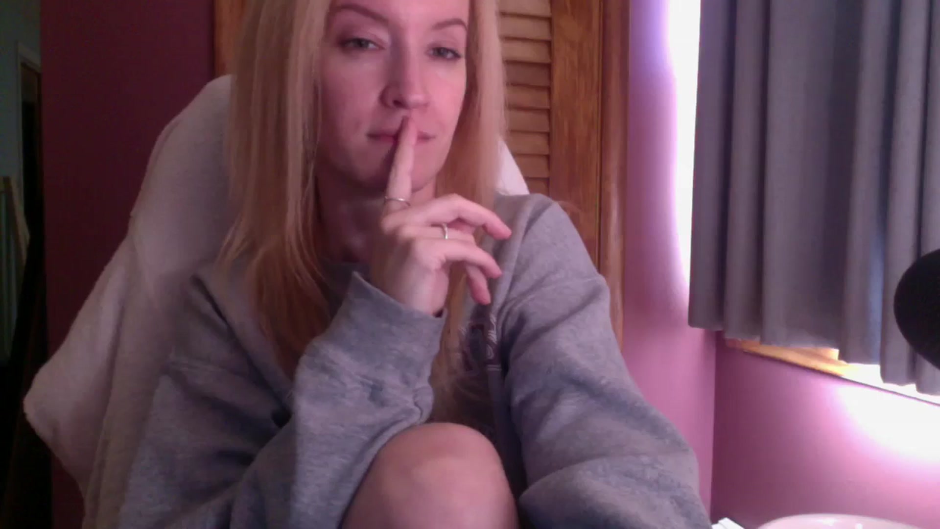 Gallery image thumbnail from KittyDarlingg's myfreecams stream on, 10/03/2023, 14:18 image 12 of 20