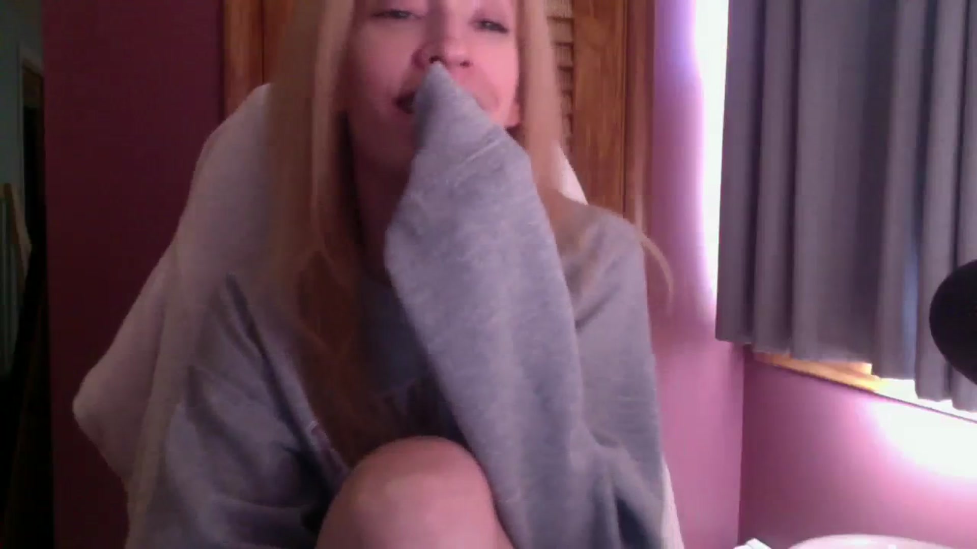 Gallery image thumbnail from KittyDarlingg's myfreecams stream on, 10/03/2023, 14:18 image 11 of 20