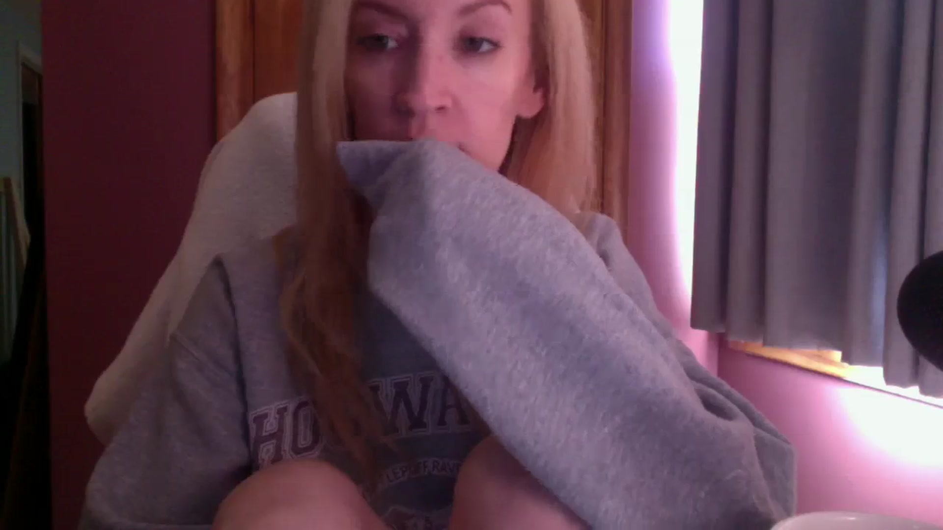 Gallery image thumbnail from KittyDarlingg's myfreecams stream on, 10/03/2023, 14:18 image 20 of 20