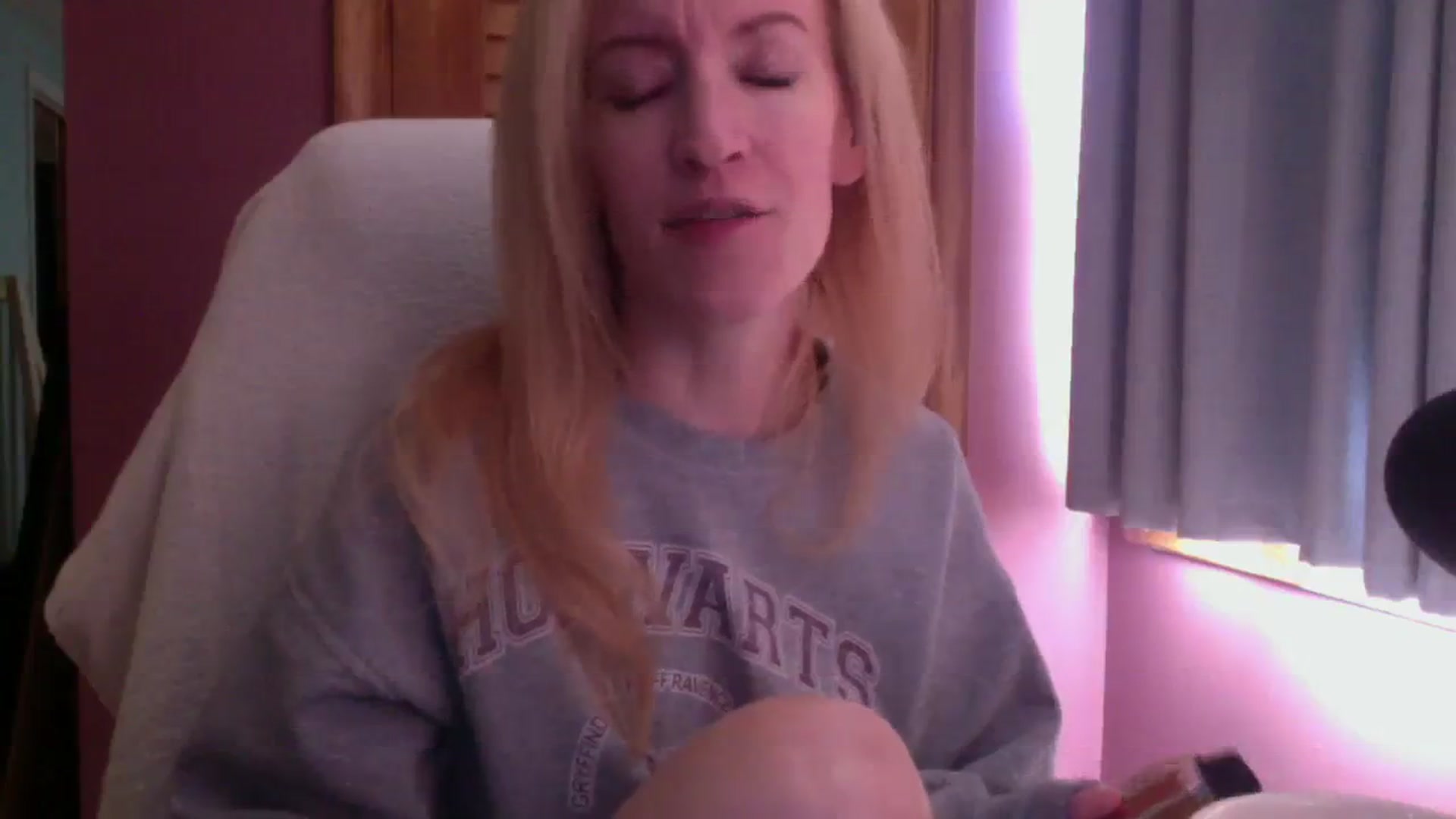 Gallery image thumbnail from KittyDarlingg's myfreecams stream on, 10/03/2023, 15:45 image 7 of 20