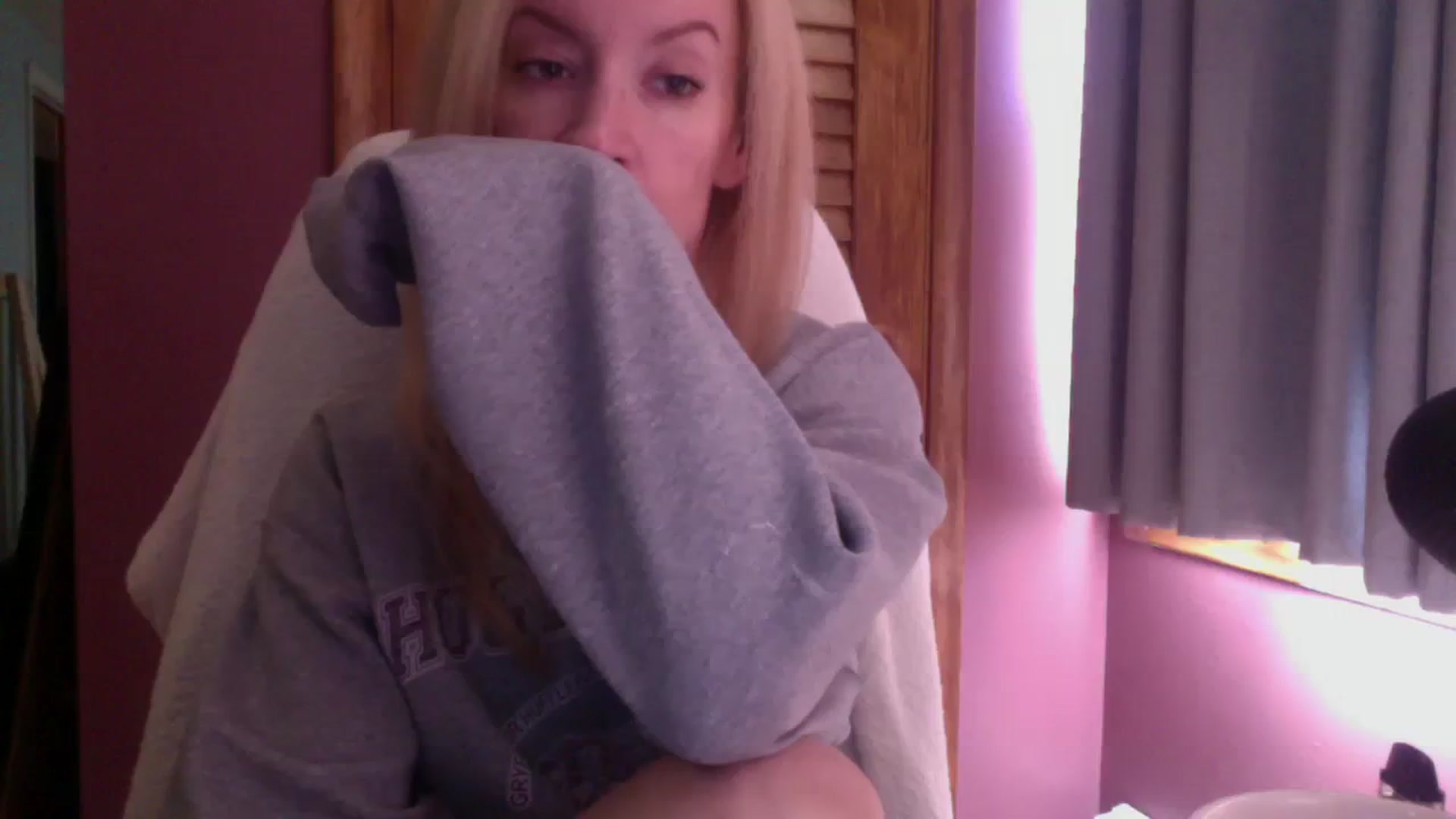 Gallery image thumbnail from KittyDarlingg's myfreecams stream on, 10/03/2023, 15:45 image 2 of 20