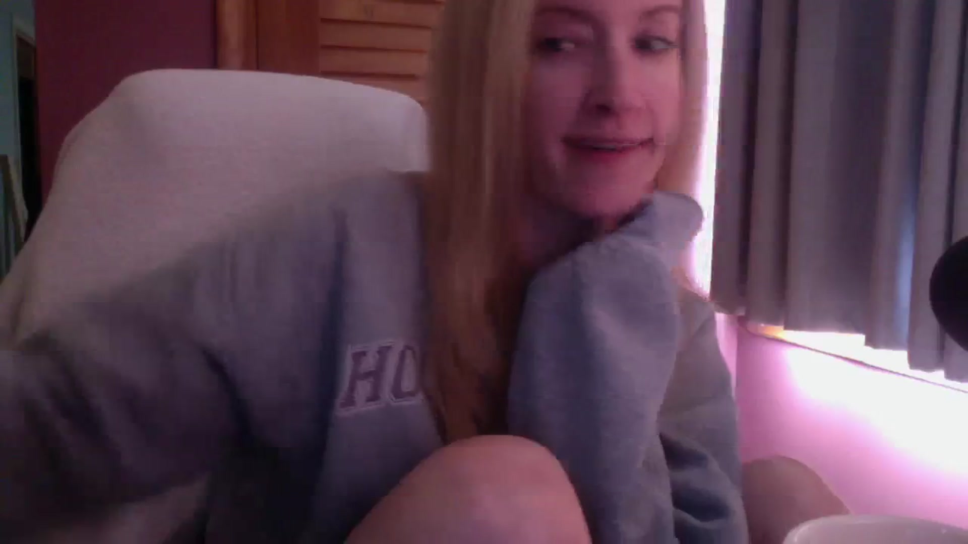 Gallery image thumbnail from KittyDarlingg's myfreecams stream on, 10/03/2023, 15:45 image 16 of 20