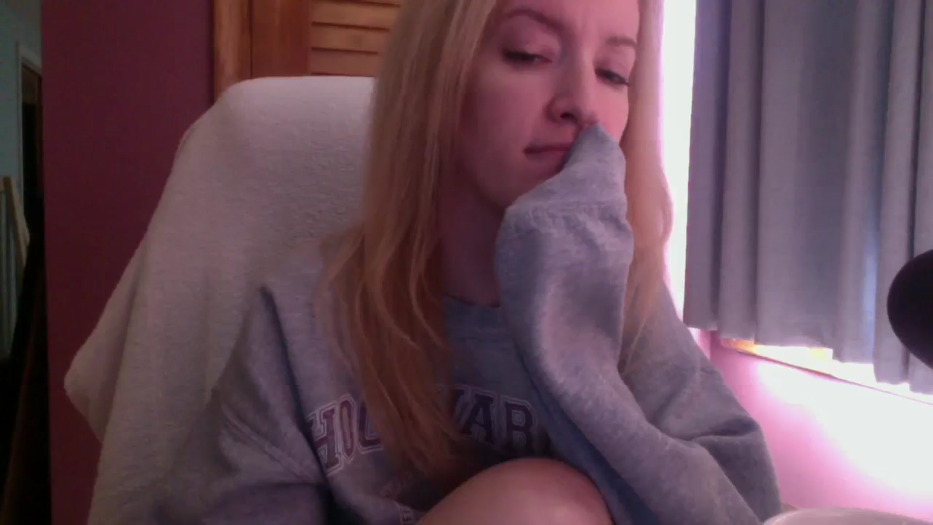 Gallery image thumbnail from KittyDarlingg's myfreecams stream on, 10/03/2023, 15:45 image 8 of 20