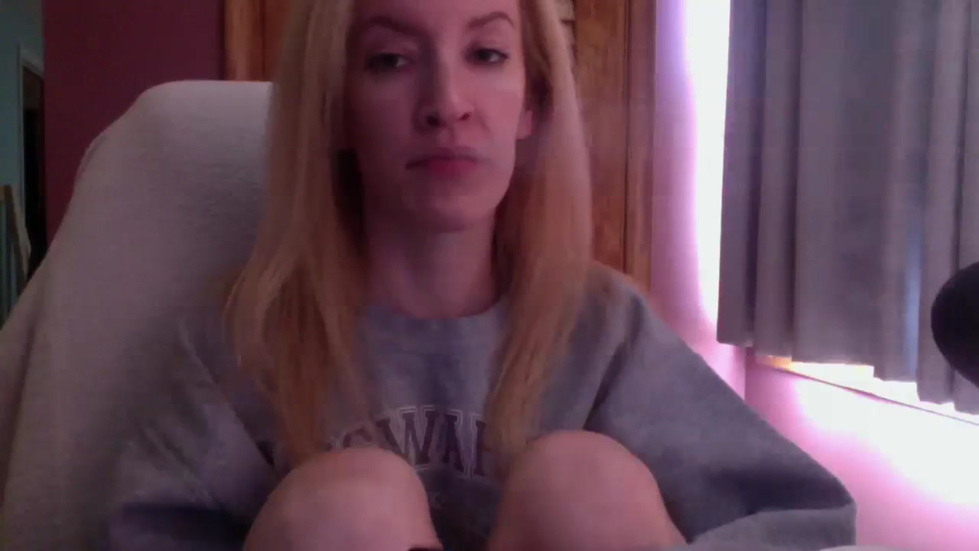Gallery image thumbnail from KittyDarlingg's myfreecams stream on, 10/03/2023, 15:45 image 14 of 20