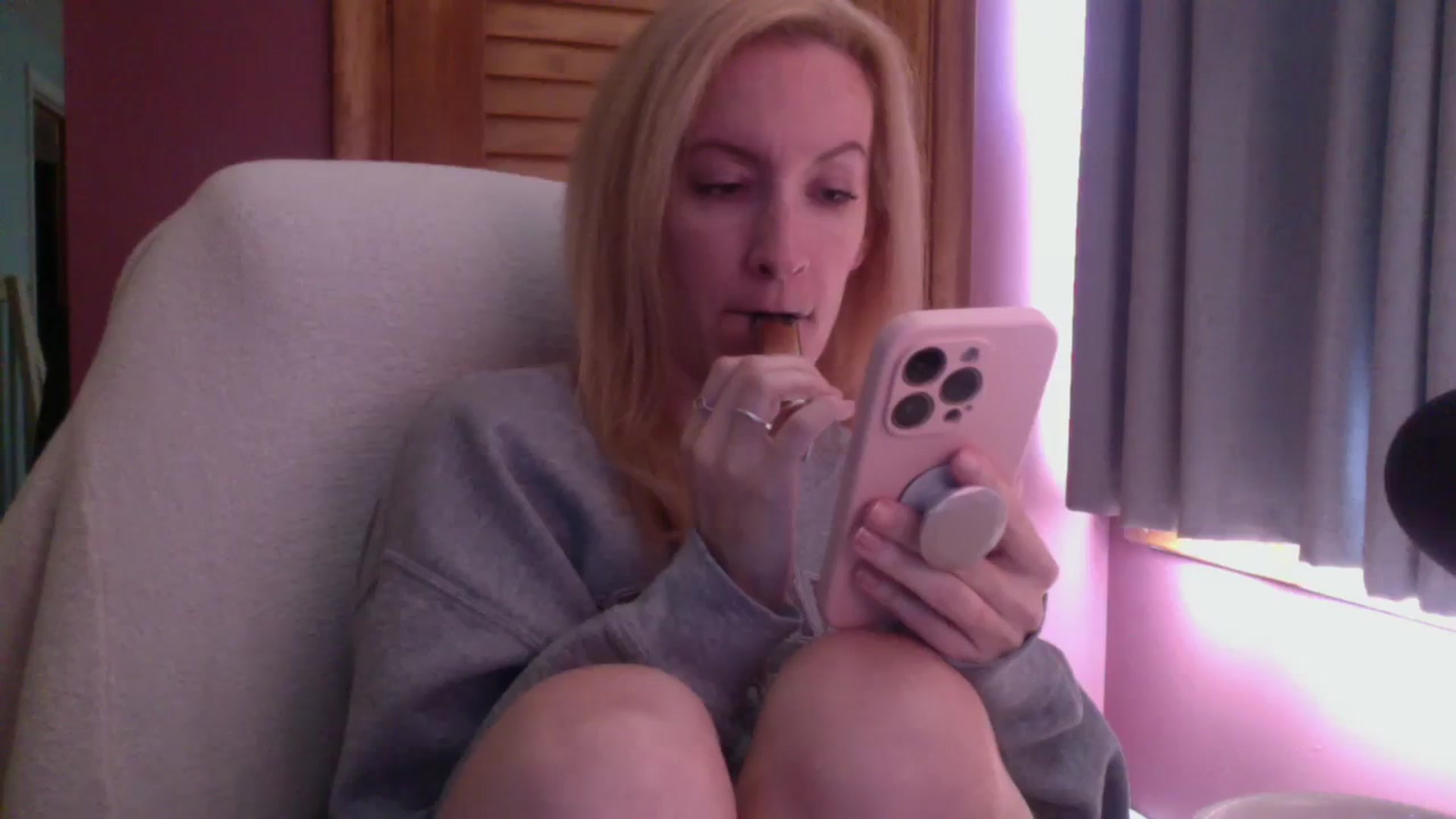 Gallery image thumbnail from KittyDarlingg's myfreecams stream on, 10/03/2023, 15:45 image 11 of 20