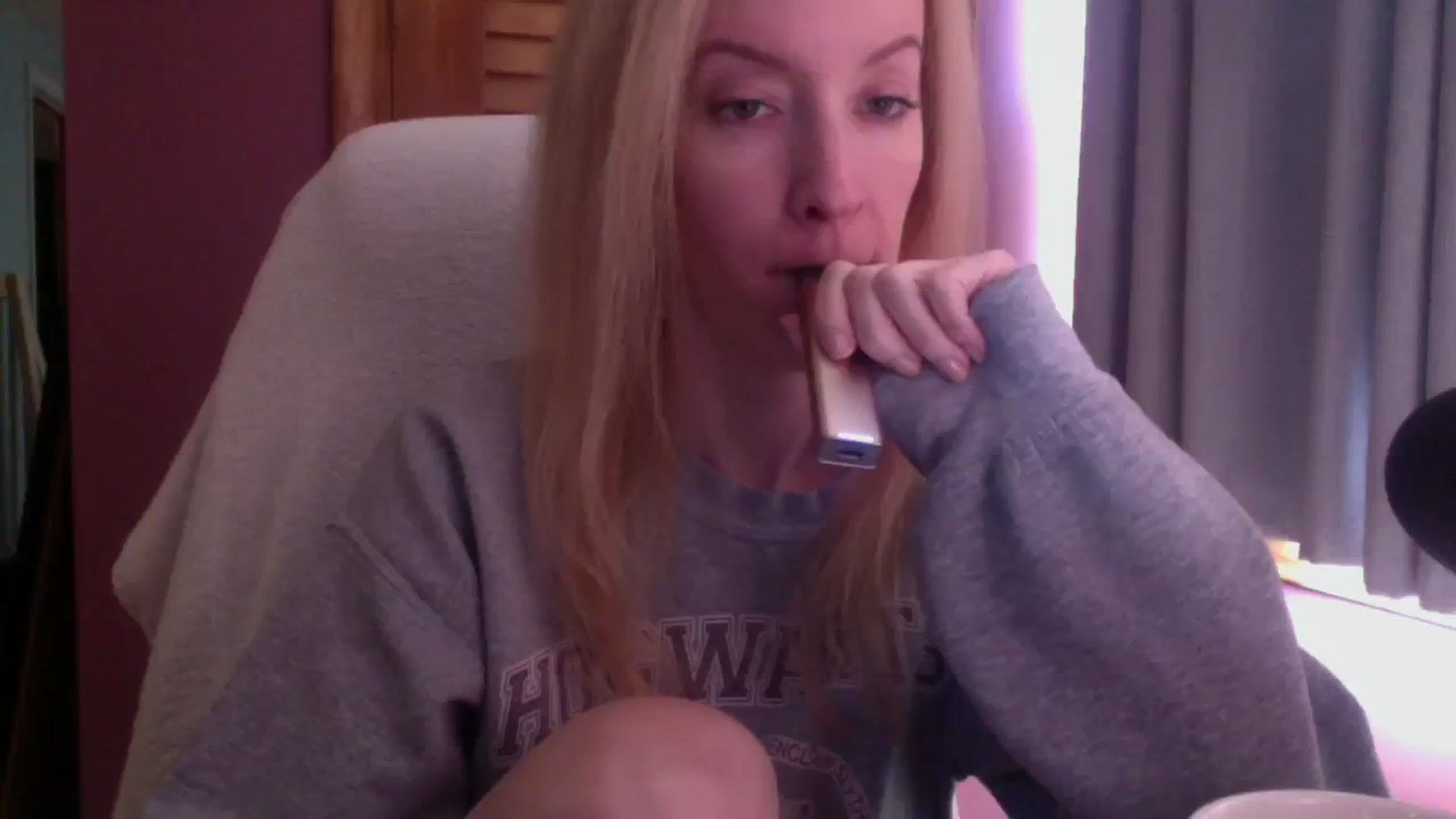 Gallery image thumbnail from KittyDarlingg's myfreecams stream on, 10/03/2023, 15:45 image 1 of 20