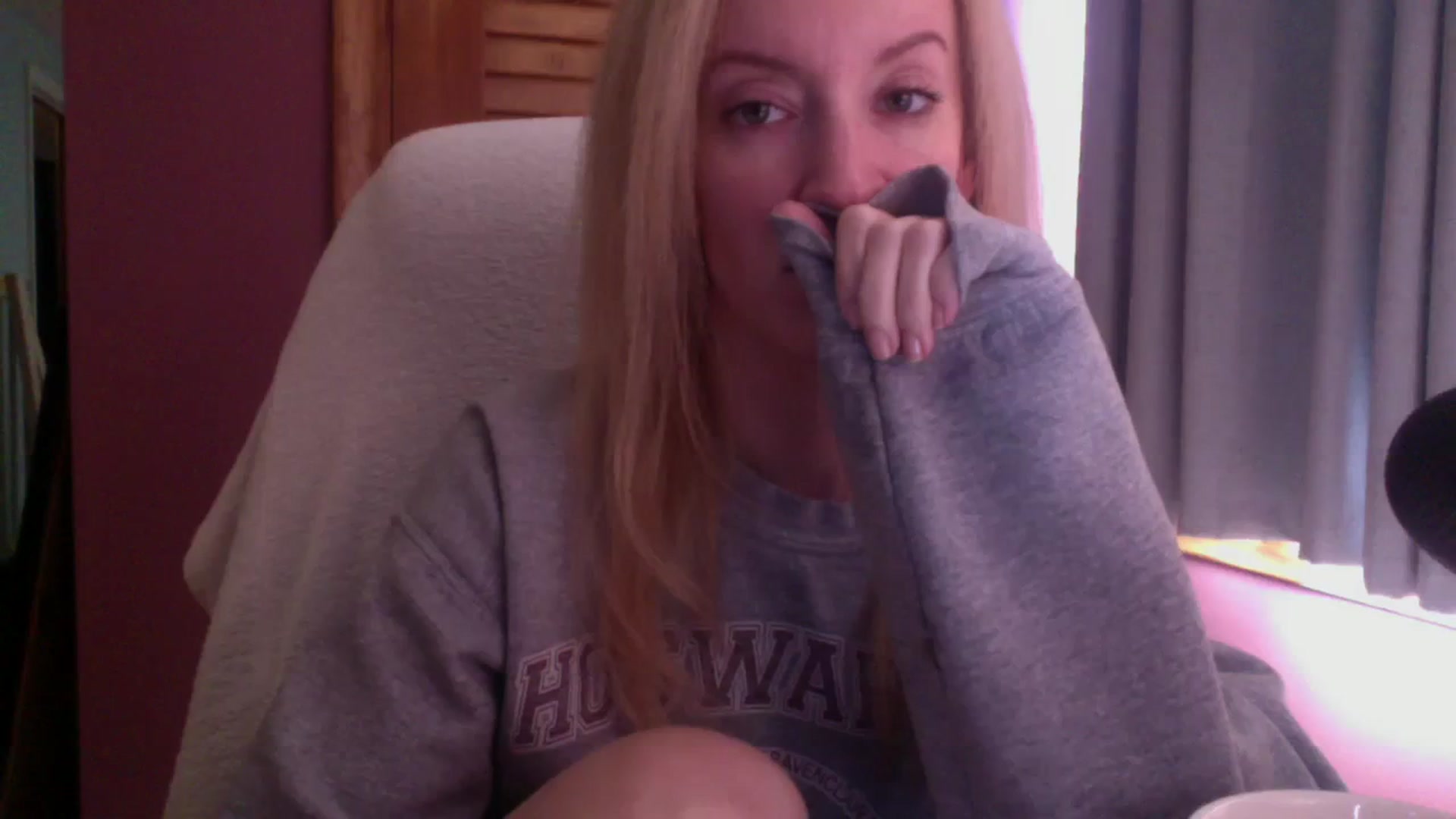 Gallery image thumbnail from KittyDarlingg's myfreecams stream on, 10/03/2023, 15:45 image 3 of 20