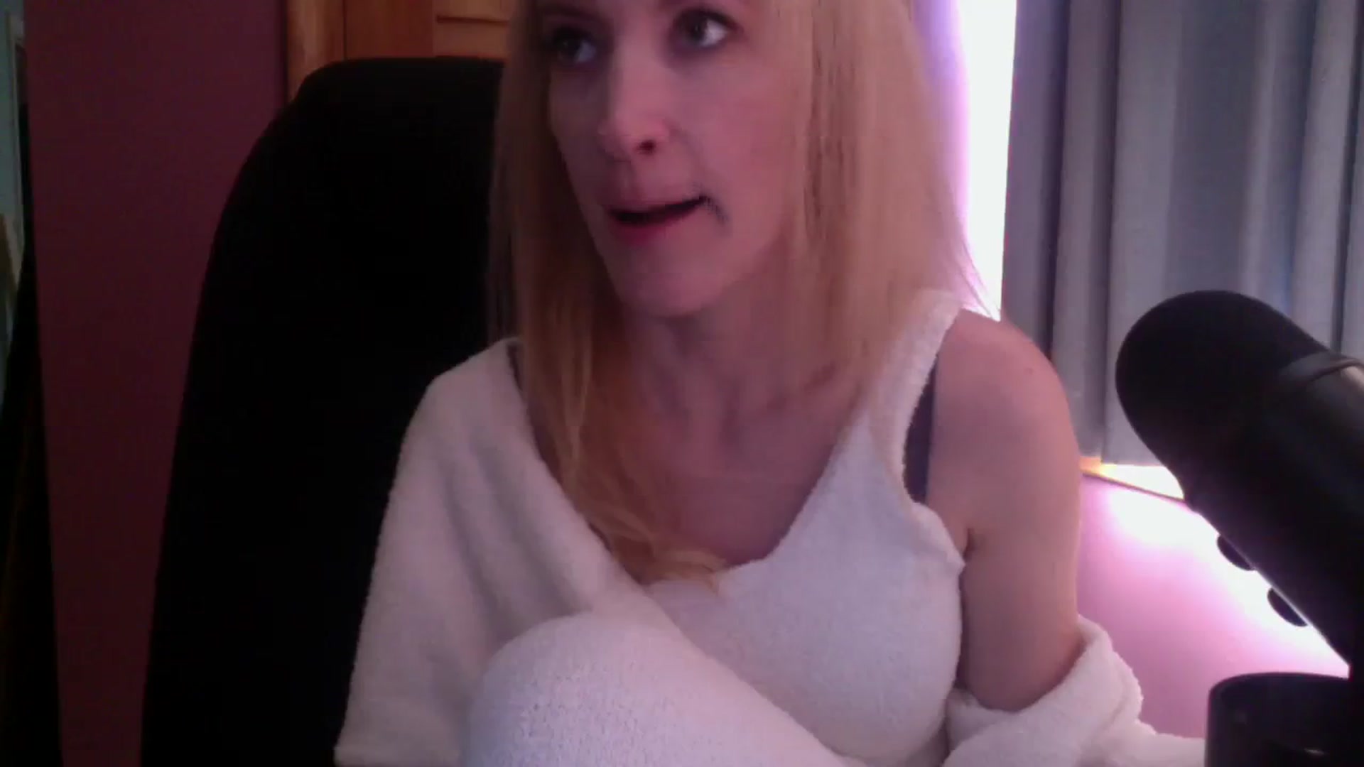 Gallery image thumbnail from KittyDarlingg's myfreecams stream on, 10/05/2023, 15:06 image 19 of 20