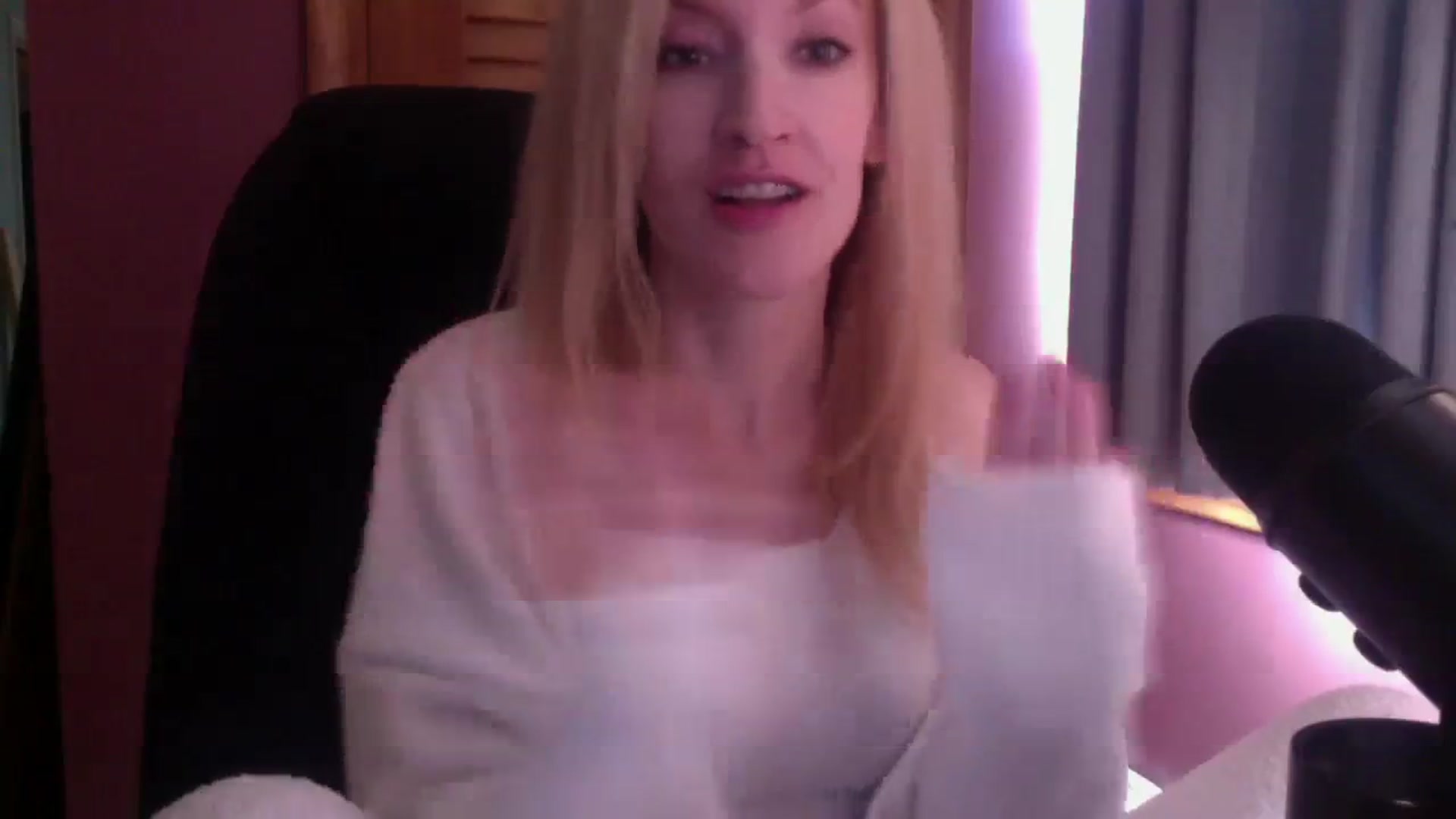 Gallery image thumbnail from KittyDarlingg's myfreecams stream on, 10/05/2023, 15:06 image 2 of 20