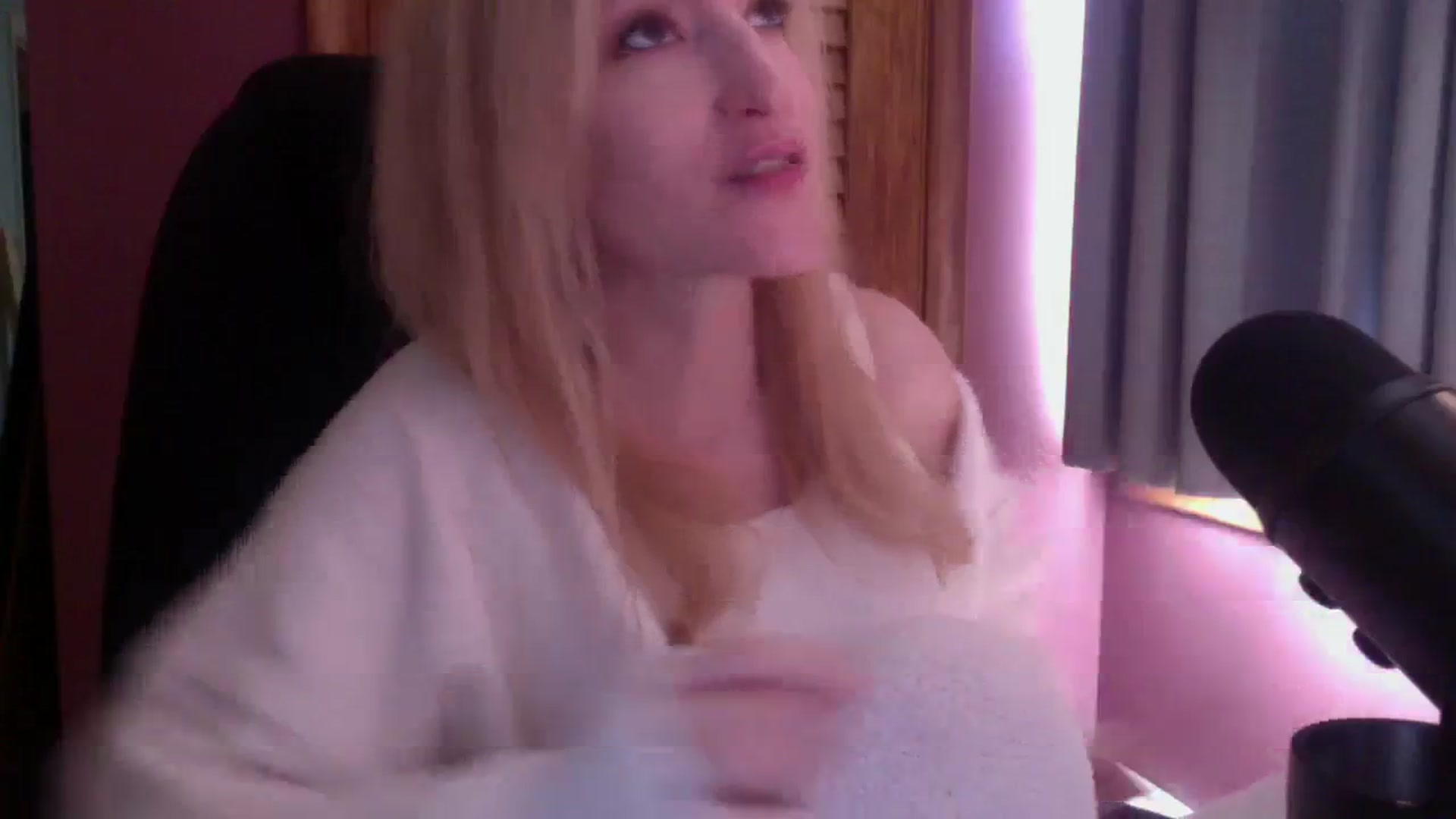 Gallery image thumbnail from KittyDarlingg's myfreecams stream on, 10/05/2023, 15:06 image 9 of 20