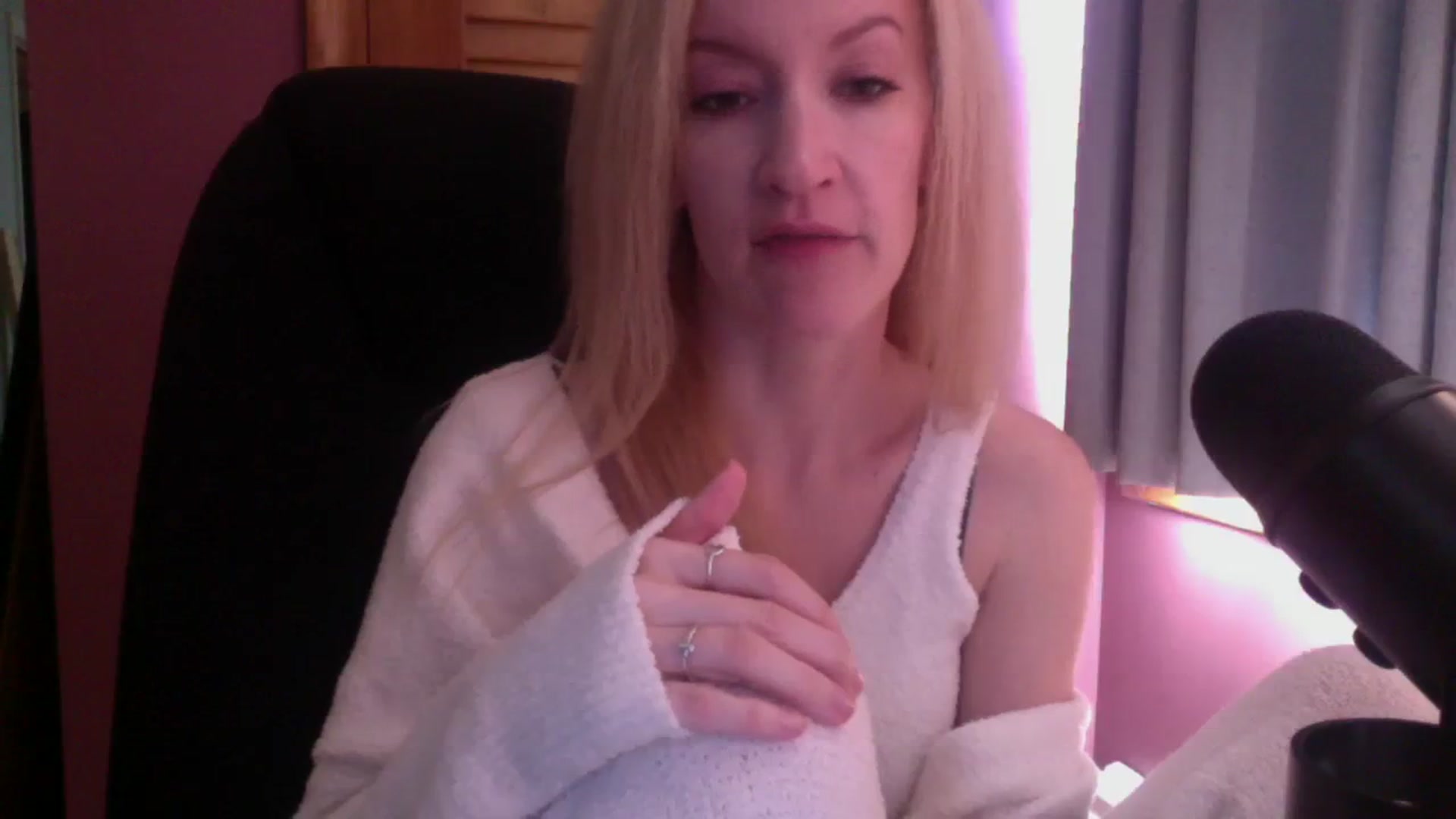 Gallery image thumbnail from KittyDarlingg's myfreecams stream on, 10/05/2023, 15:06 image 16 of 20