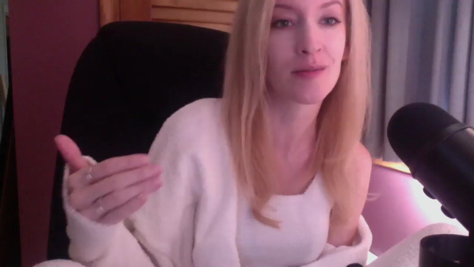 Gallery image thumbnail from KittyDarlingg's myfreecams stream on, 10/05/2023, 15:06 image 1 of 20