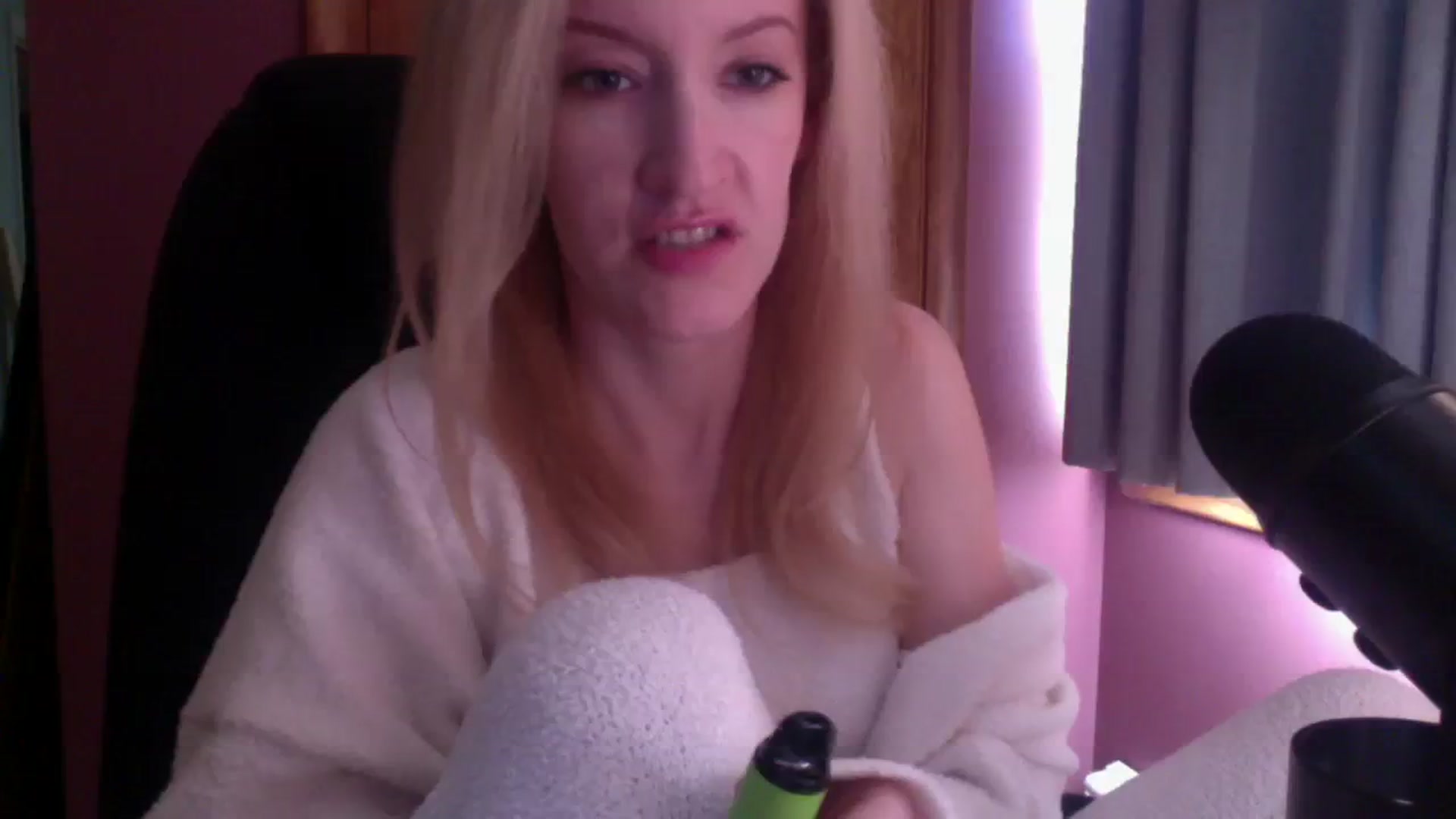 Gallery image thumbnail from KittyDarlingg's myfreecams stream on, 10/05/2023, 15:06 image 5 of 20