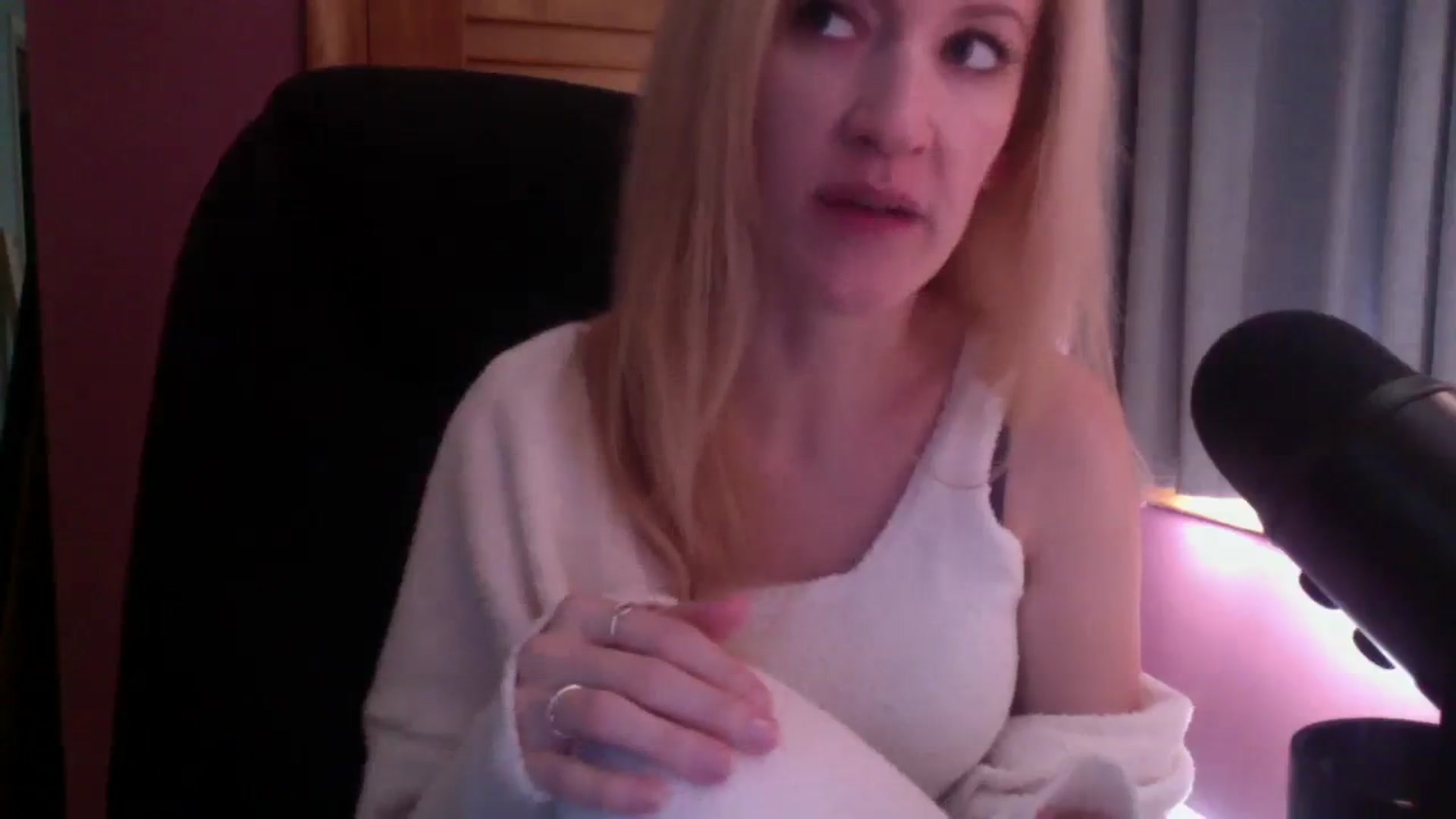 Gallery image thumbnail from KittyDarlingg's myfreecams stream on, 10/05/2023, 15:06 image 17 of 20