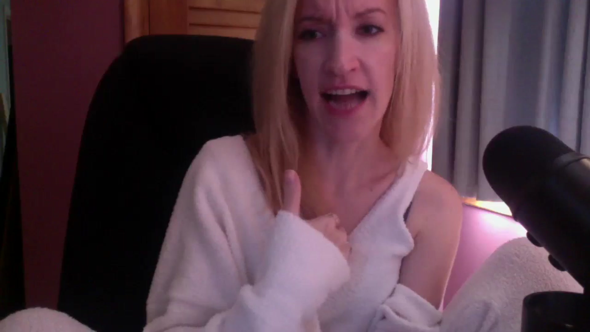 Gallery image thumbnail from KittyDarlingg's myfreecams stream on, 10/05/2023, 15:06 image 15 of 20