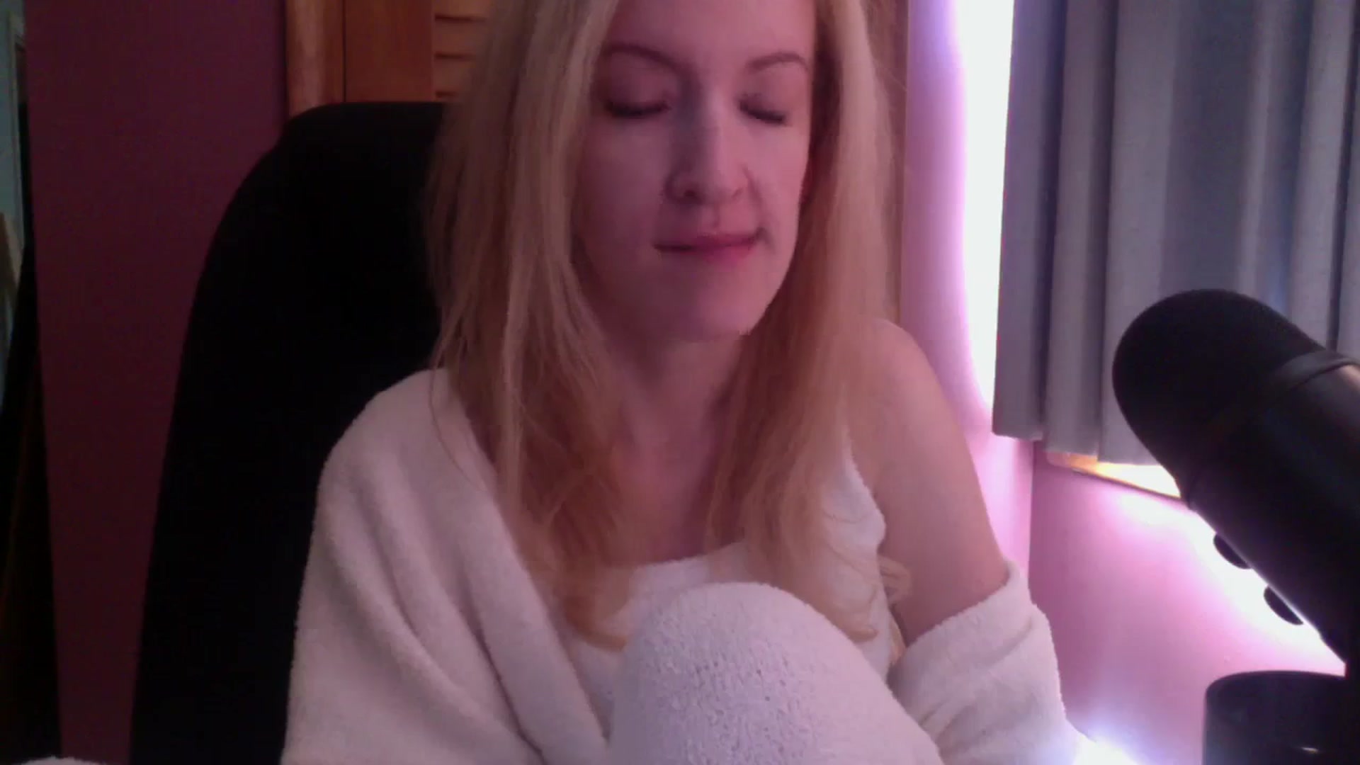 Gallery image thumbnail from KittyDarlingg's myfreecams stream on, 10/05/2023, 15:06 image 13 of 20