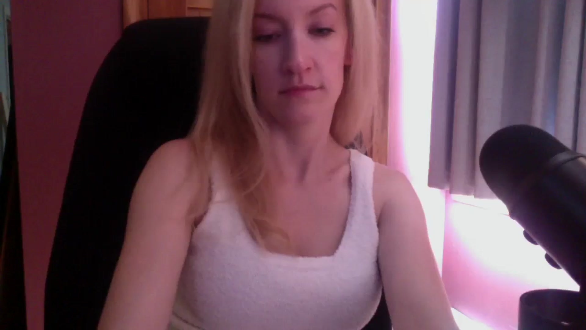 Gallery image thumbnail from KittyDarlingg's myfreecams stream on, 10/05/2023, 16:57 image 12 of 20