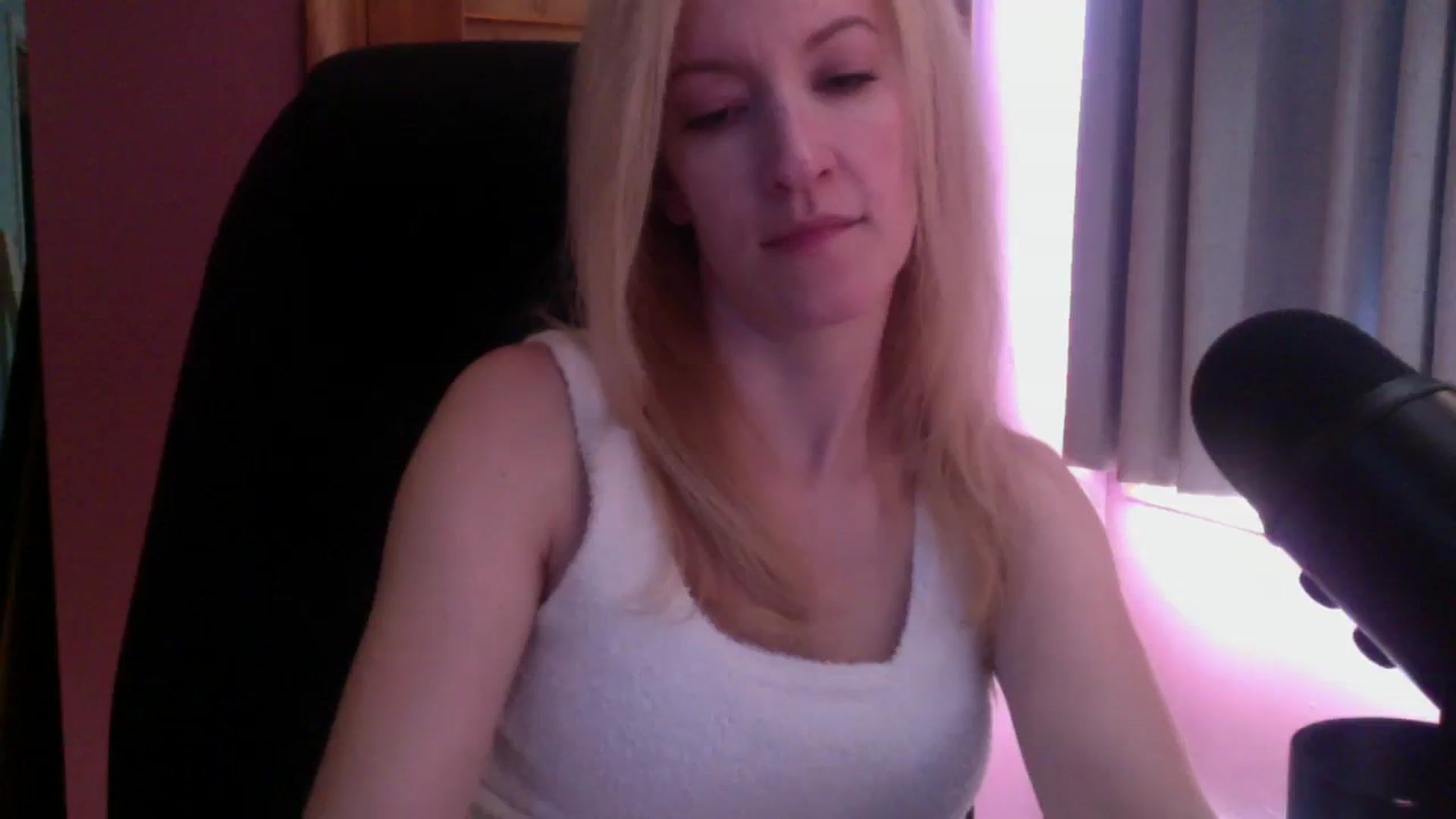 Gallery image thumbnail from KittyDarlingg's myfreecams stream on, 10/05/2023, 16:57 image 13 of 20